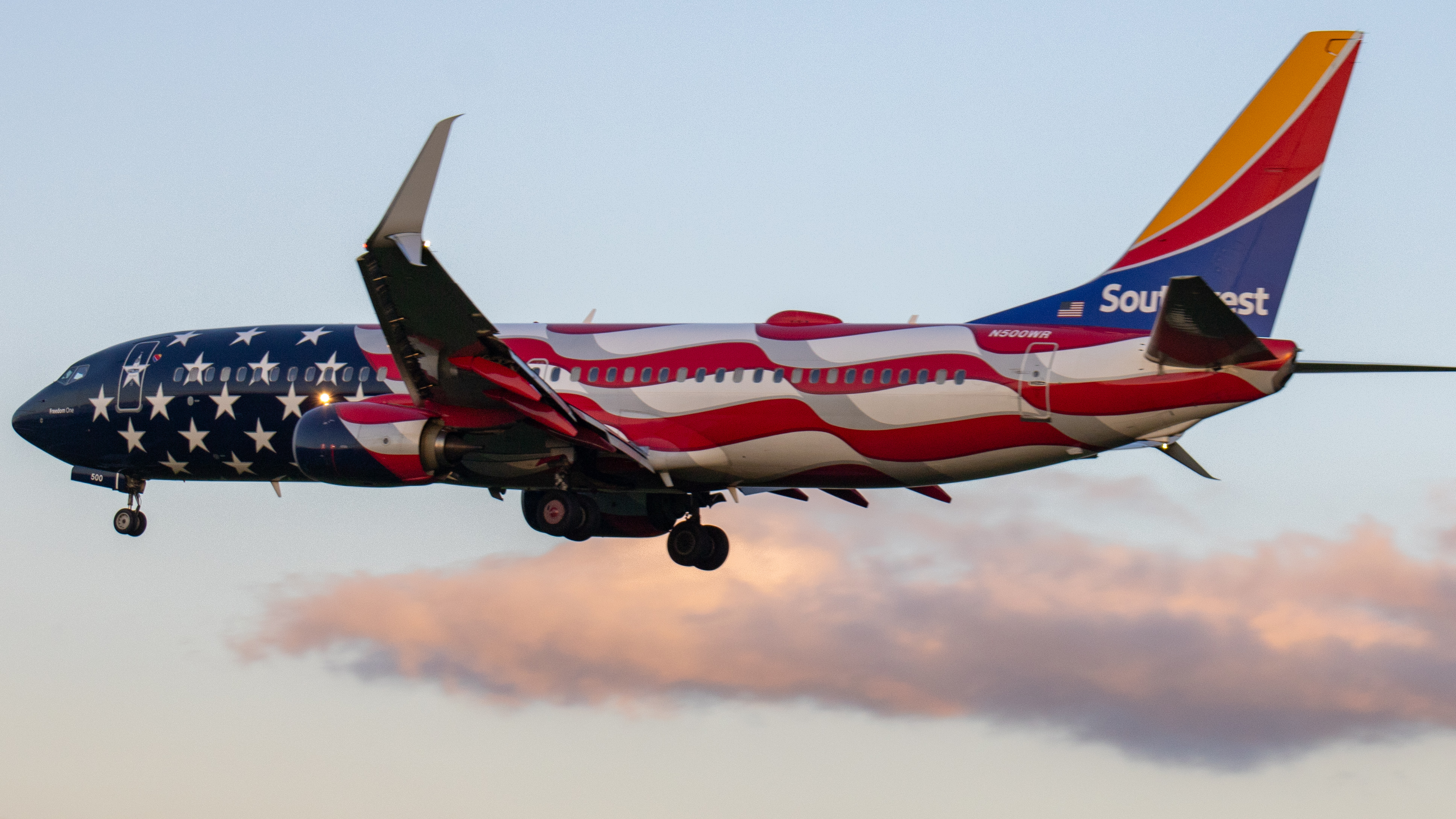 Full size: Southwest Airlines Boeing 737-800 N500WR at Indianapolis International Airport