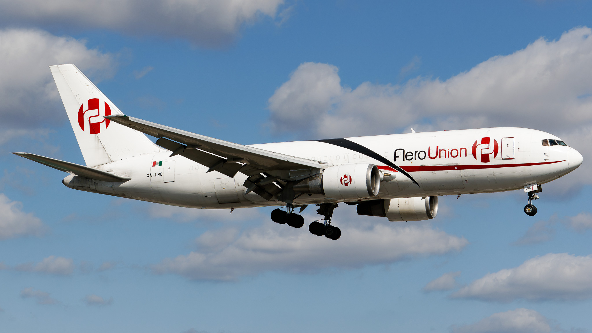 Full size: AeroUnion Boeing 767-200F XA-LRC at Miami International Airport