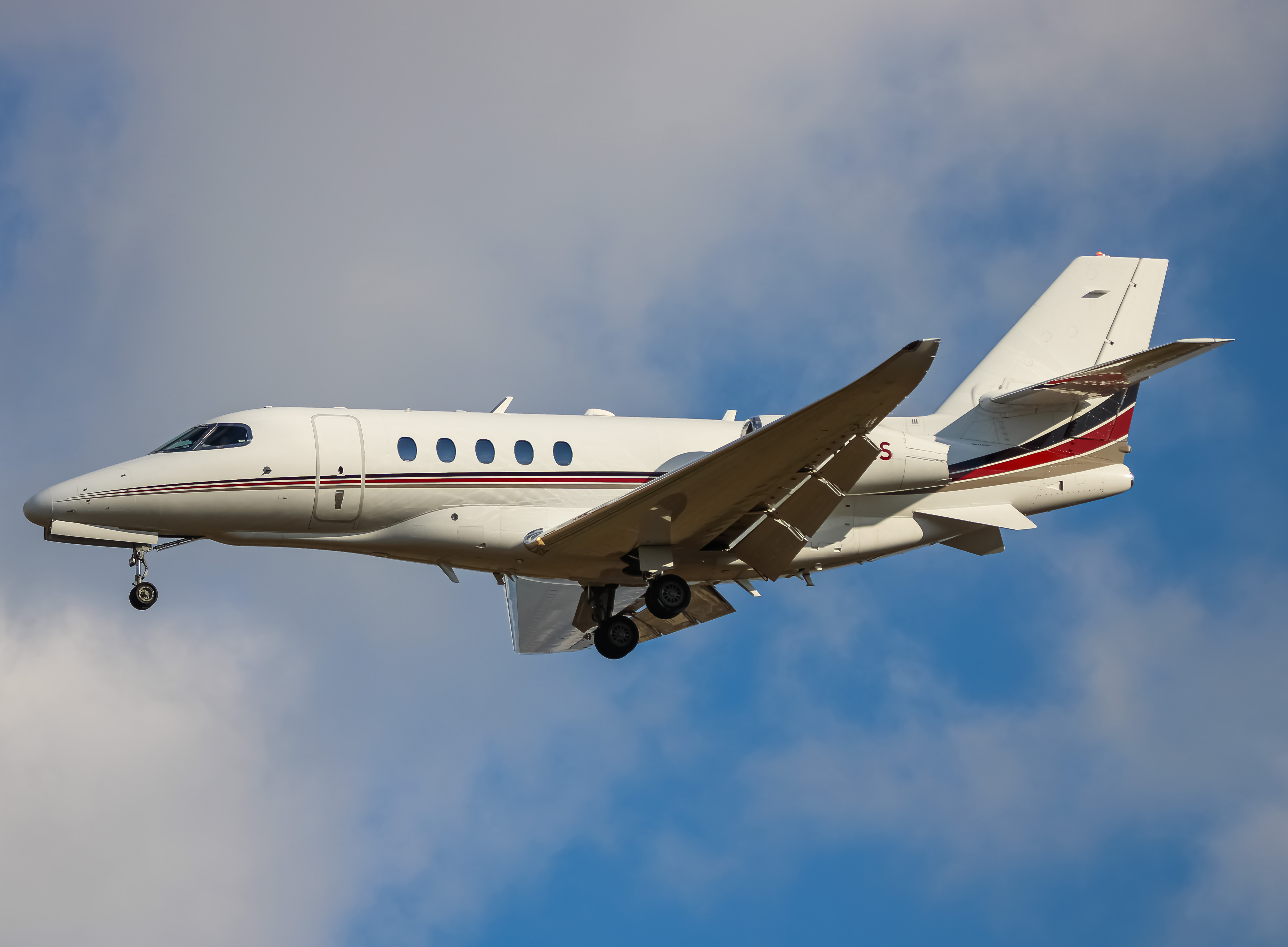 Full size: PRIVATE Cessna 680 Citation Latitude N585QS at Washington Dulles International Airport