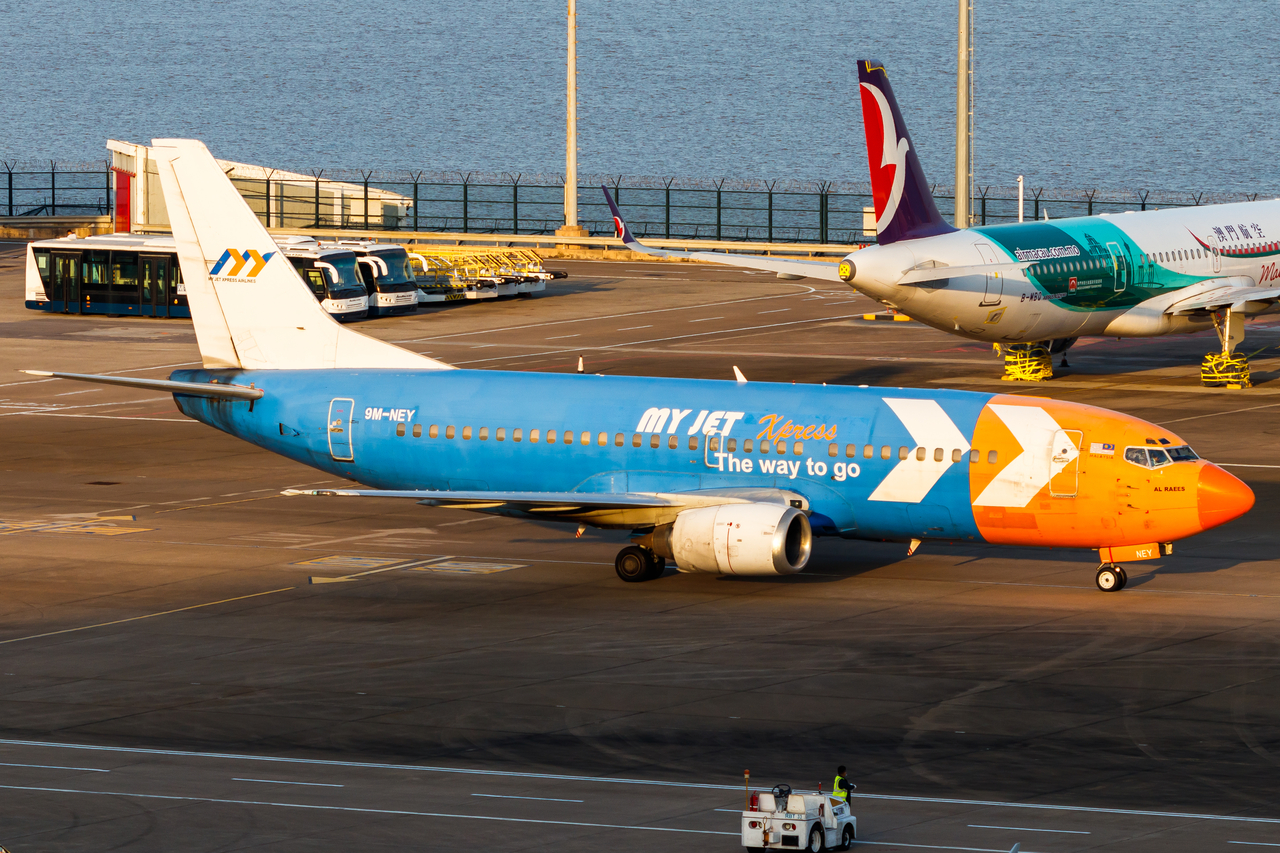Full size: My Jet Xpress Boeing 737-300 9M-NEY at Macau International Airport