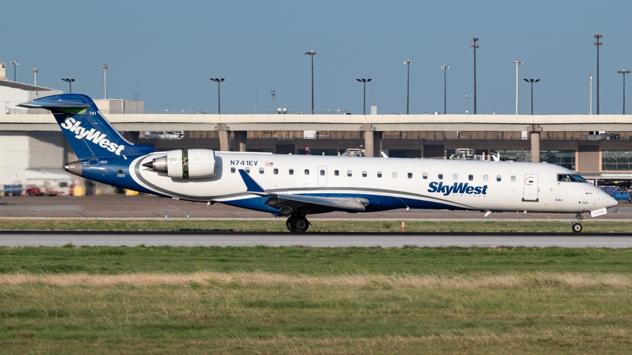 Full size: SkyWest Airlines Bombardier CRJ-700 N741EV at Dallas-Fort Worth International Airport