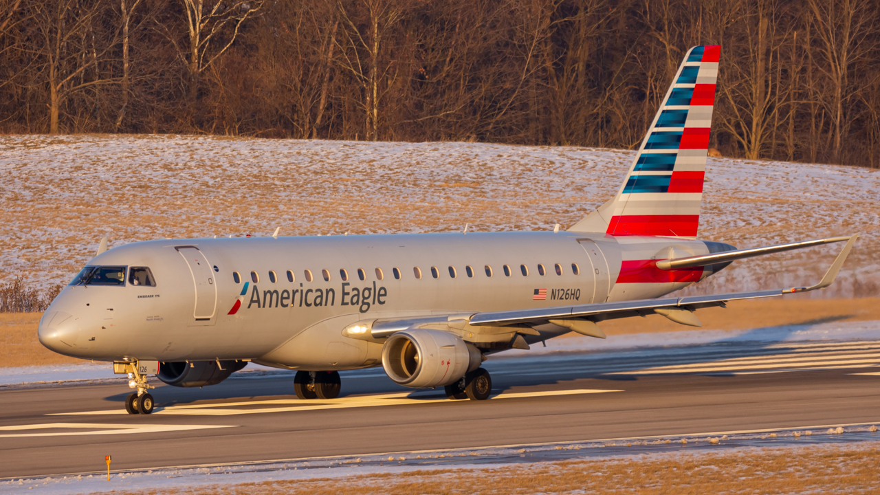 Full size: American Eagle Embraer E175 N126HQ at John Glenn Columbus International Airport
