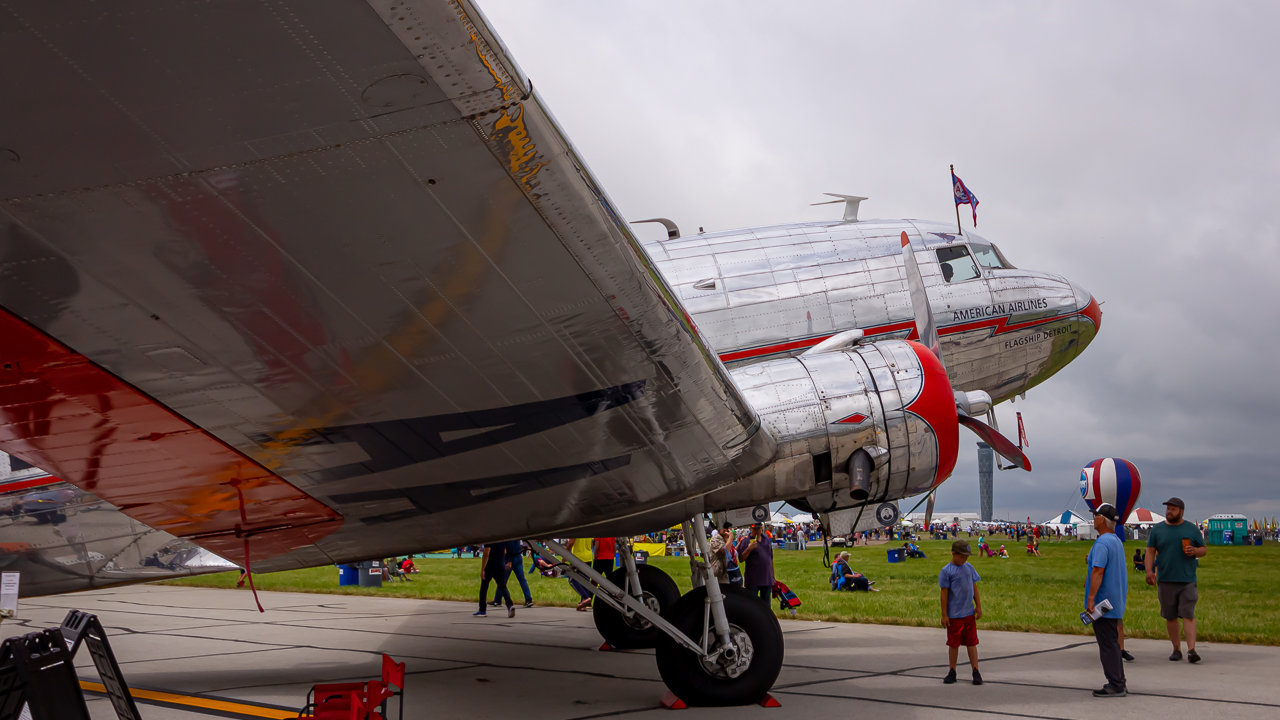 Full size: PRIVATE Douglas DC-3 NC17334 at James M Cox Dayton International Airport