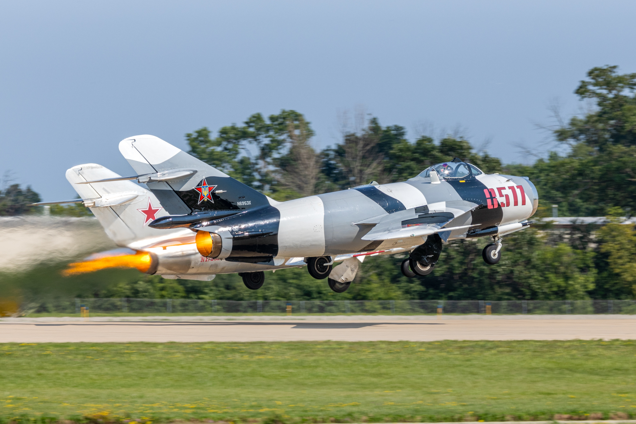 Full size: PRIVATE Mikoyan-Gurevich MiG-17 N6953X at Wittman Regional Airport