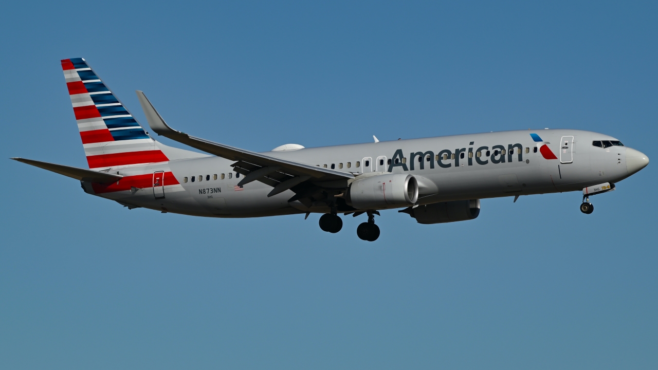 Full size: American Airlines Boeing 737-800 N873NN at Dallas-Fort Worth International Airport