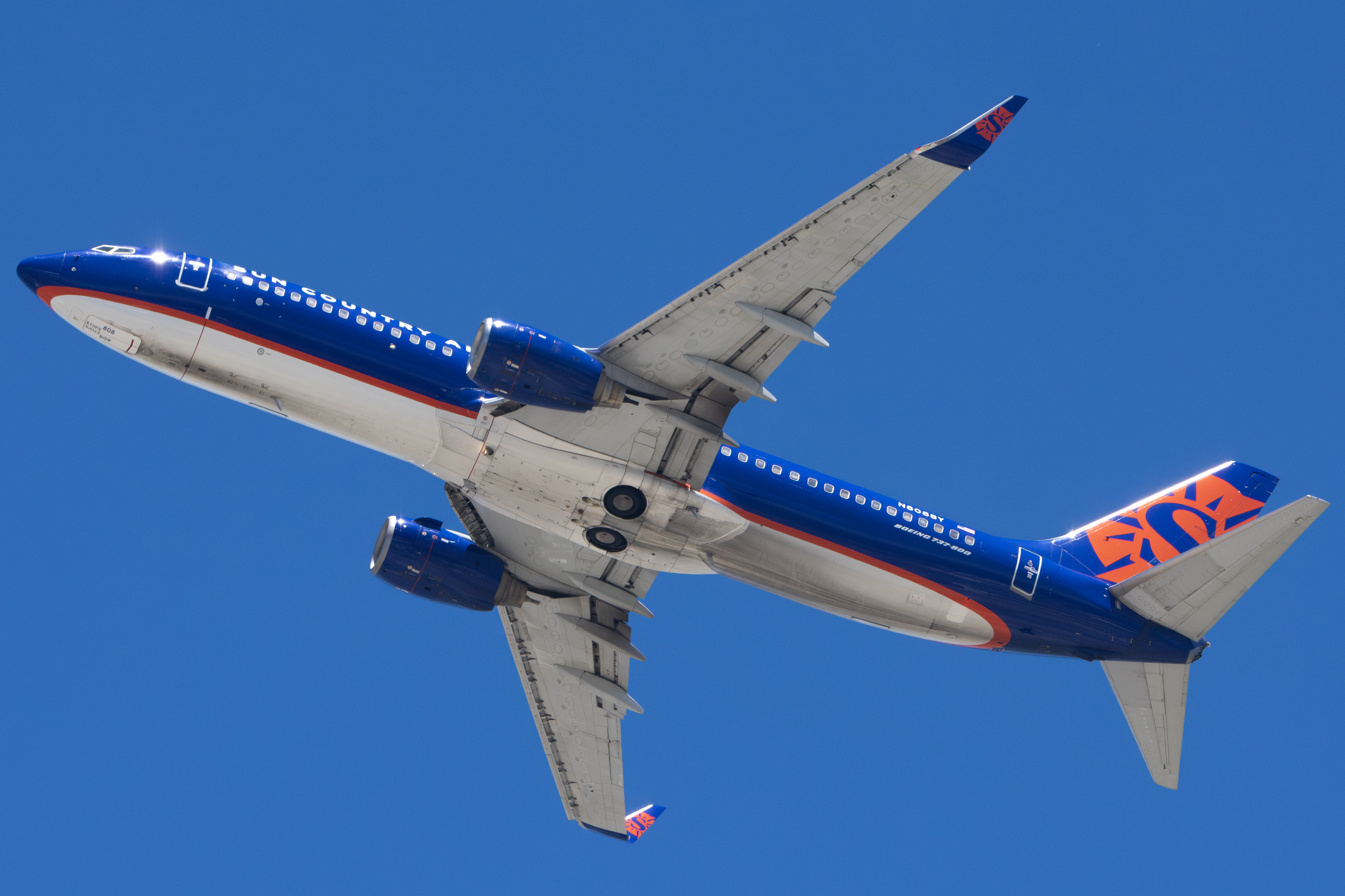 Full size: Sun Country Airlines Boeing 737-800 N808SY at Norman Y Mineta San Jose International Airport