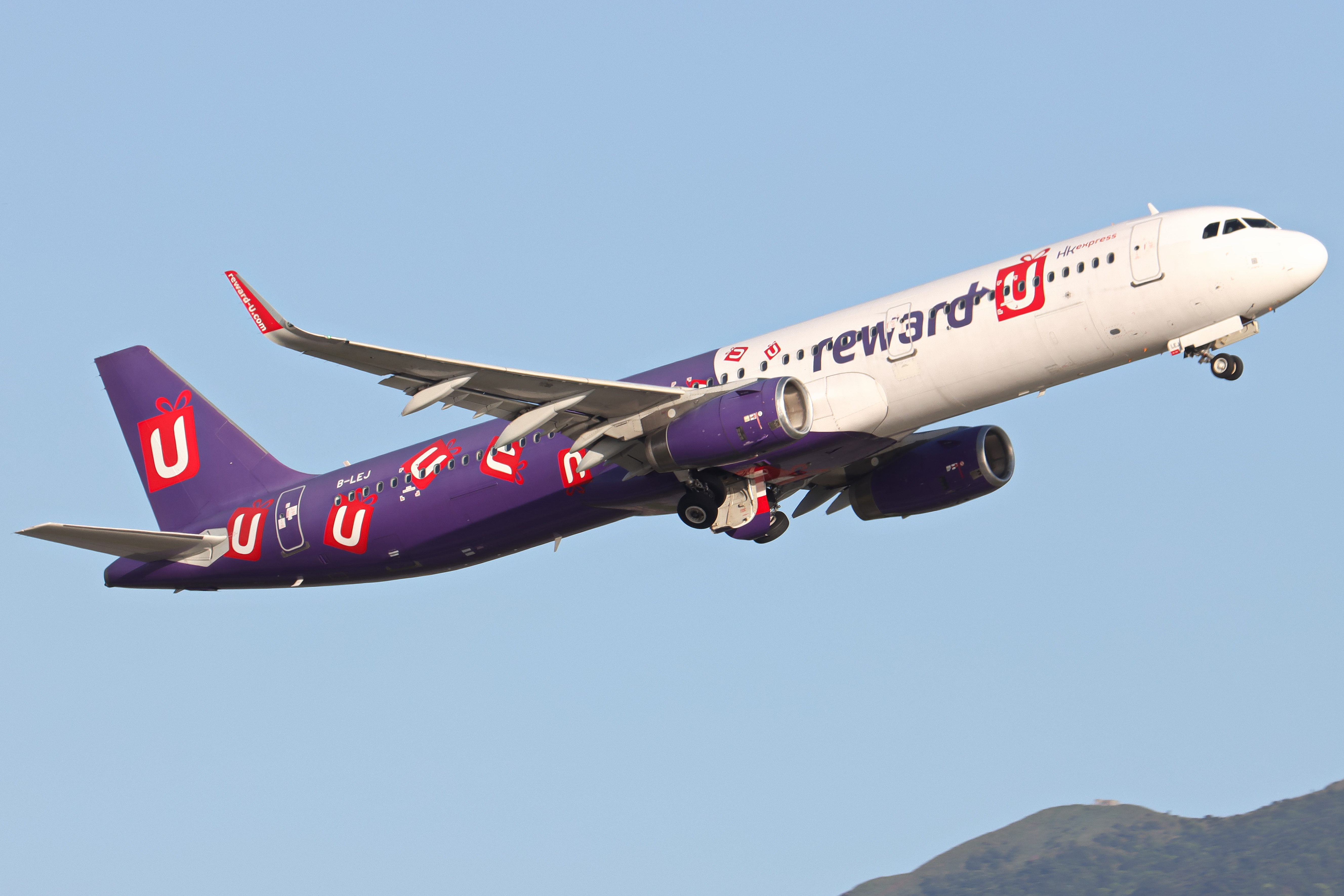 Full size: Hong Kong Express Airbus A321-200 B-LEJ at Hong Kong International Airport