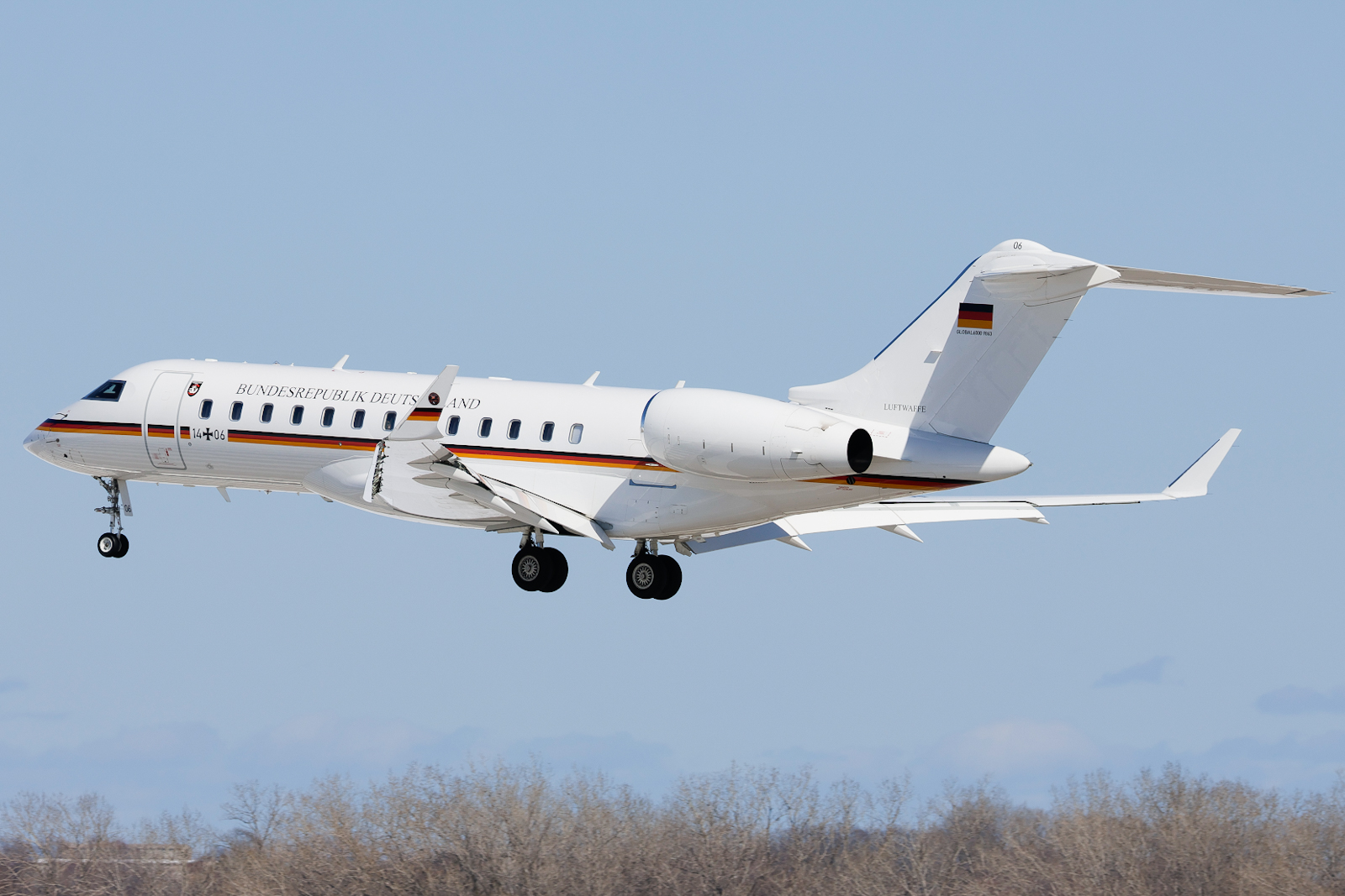 Full size: German Air Force Bombardier Global 6000 14+06 at General Mitchell International Airport