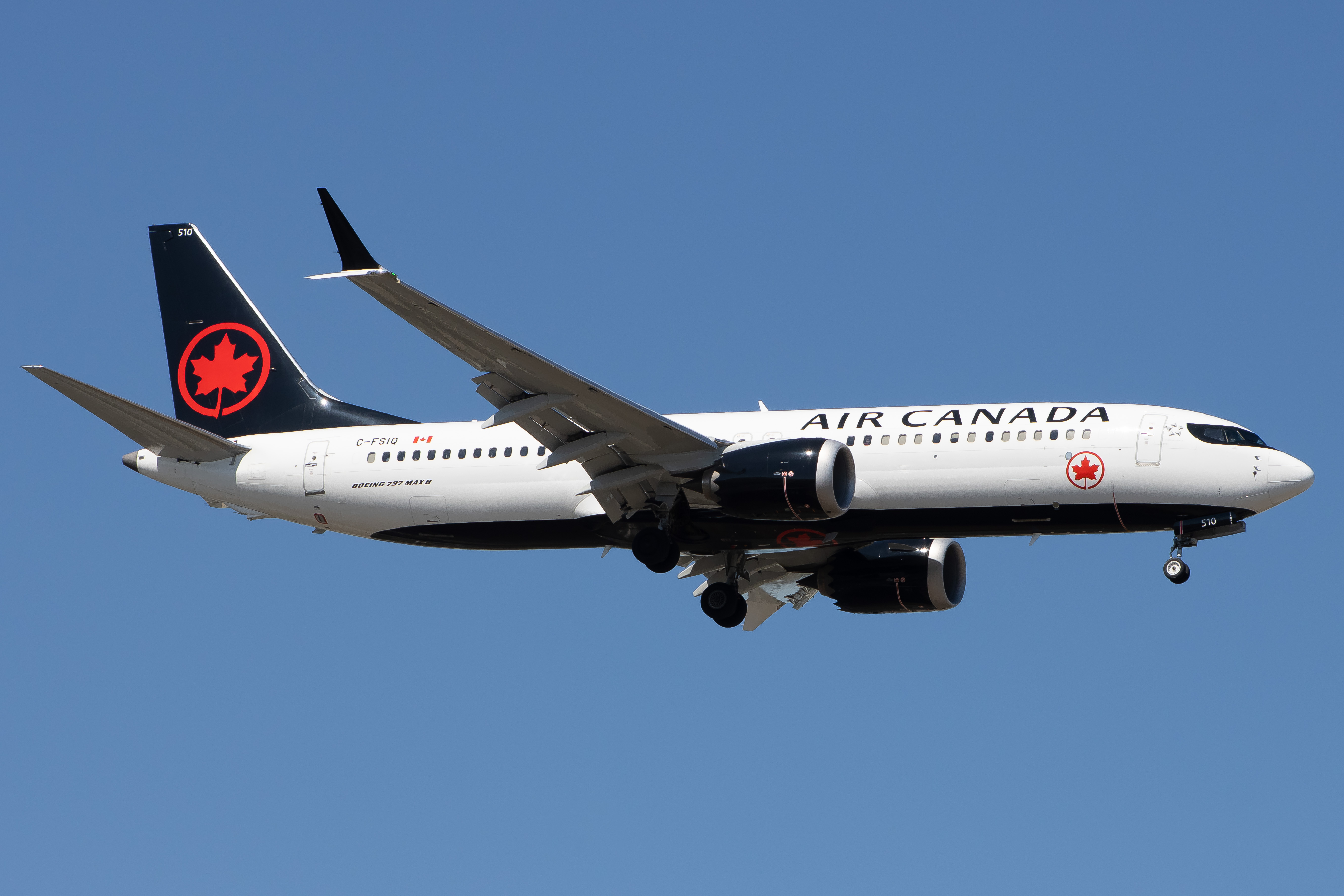 Full size: Air Canada Boeing 737 MAX 8 C-FSIQ at Newark Liberty International Airport