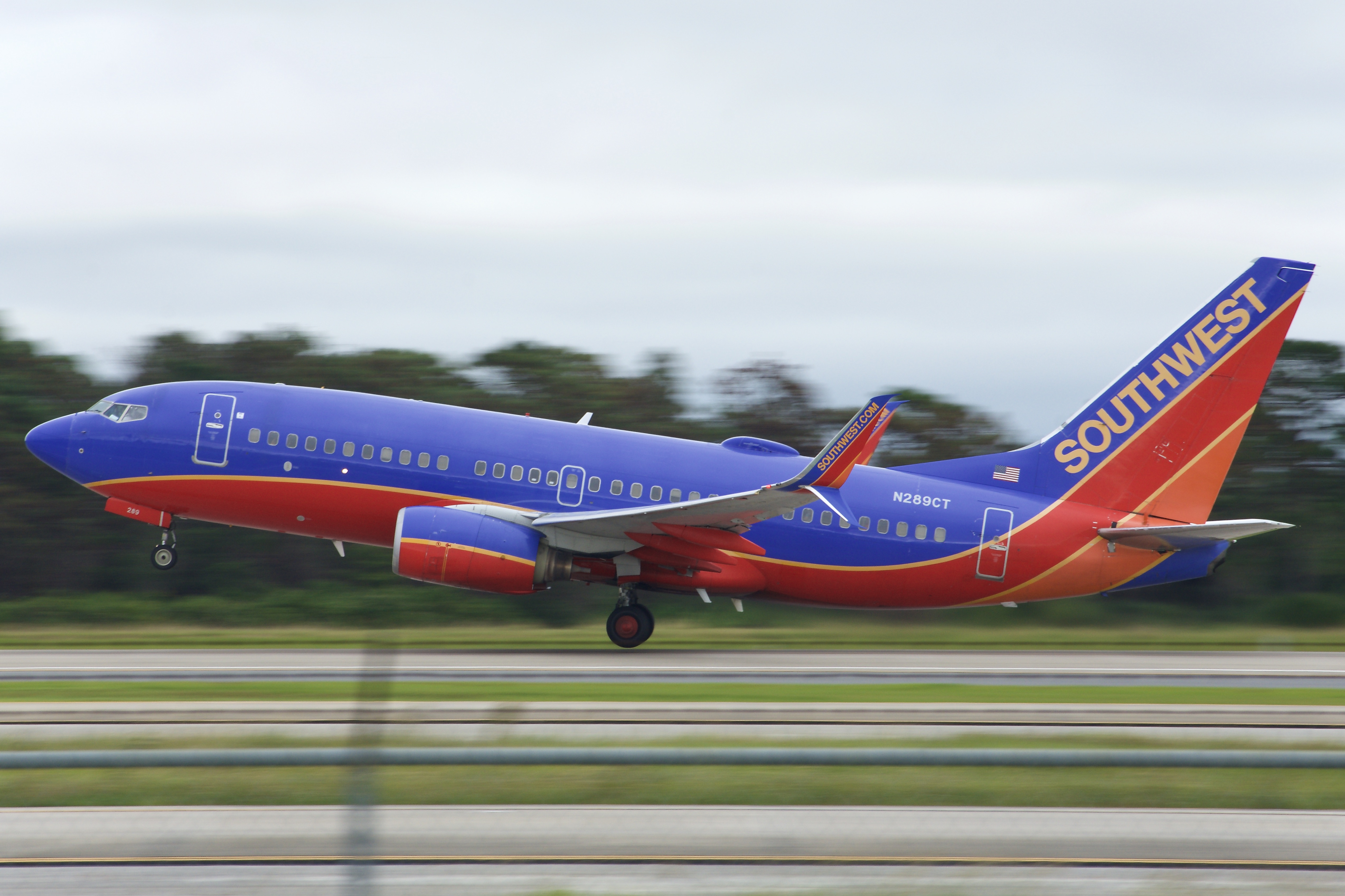 Full size: Southwest Airlines Boeing 737-700 N289CT at Orlando International Airport