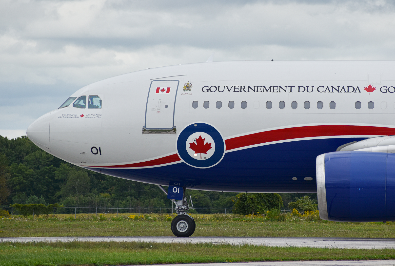 Full size: Royal Canadian Air Force Airbus CC-150 Polaris 15001 at London International Airport