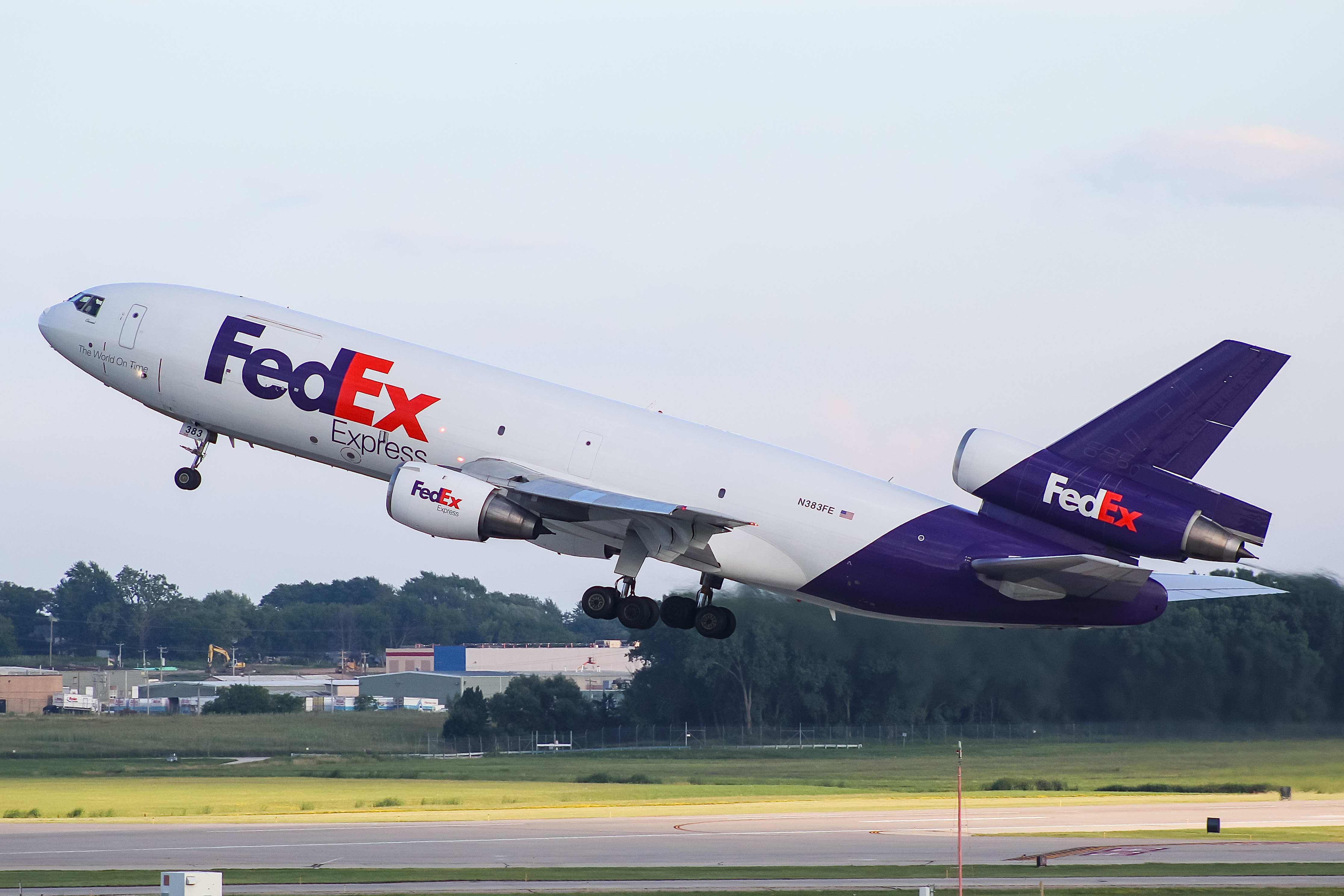 Full size: FedEx McDonnell Douglas MD-10F N383FE at General Mitchell International Airport