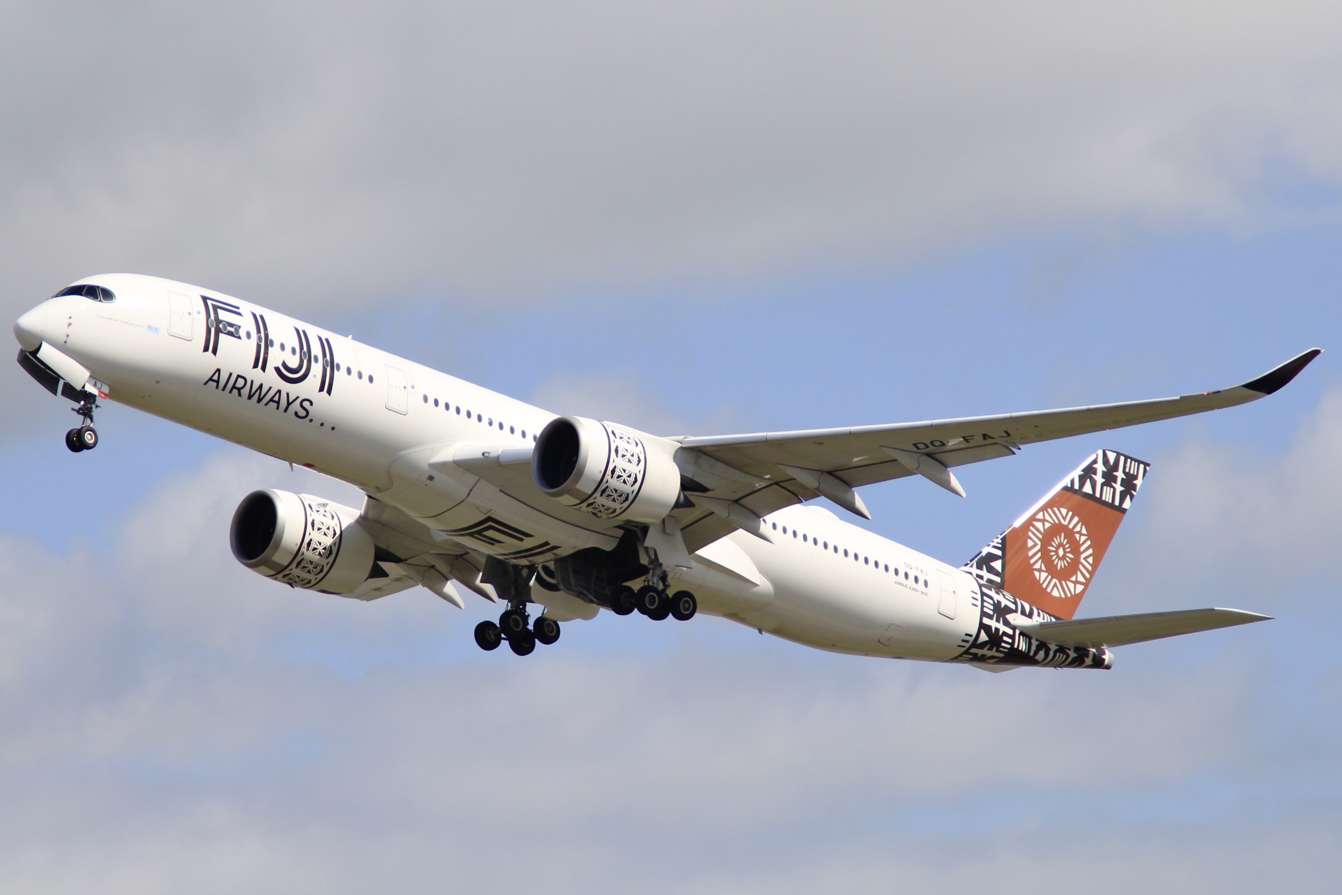 Full size: Fiji Airways Airbus A350-900 DQ-FAJ at Auckland International Airport