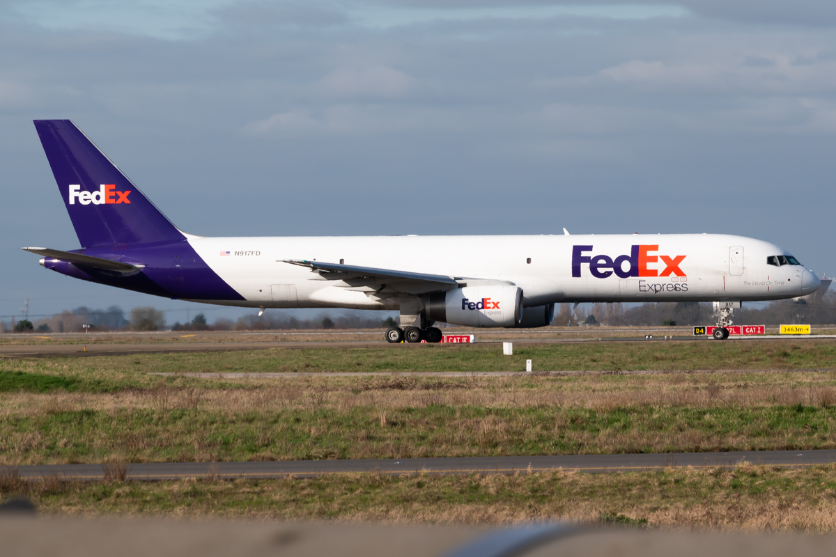 Full size: FedEx Boeing 757-200F N917FD at Paris Charles de Gaulle Airport