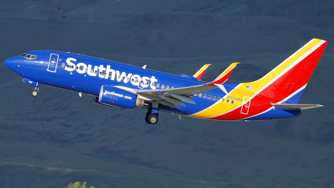 Full size: Southwest Airlines Boeing 737-700 N926WN at Reno/Tahoe International Airport