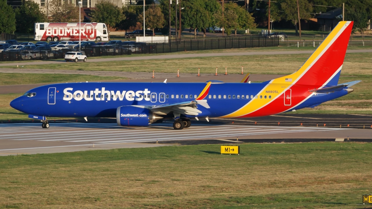Full size: Southwest Airlines Boeing 737 MAX 8 N8805L at Dallas Love Field Airport