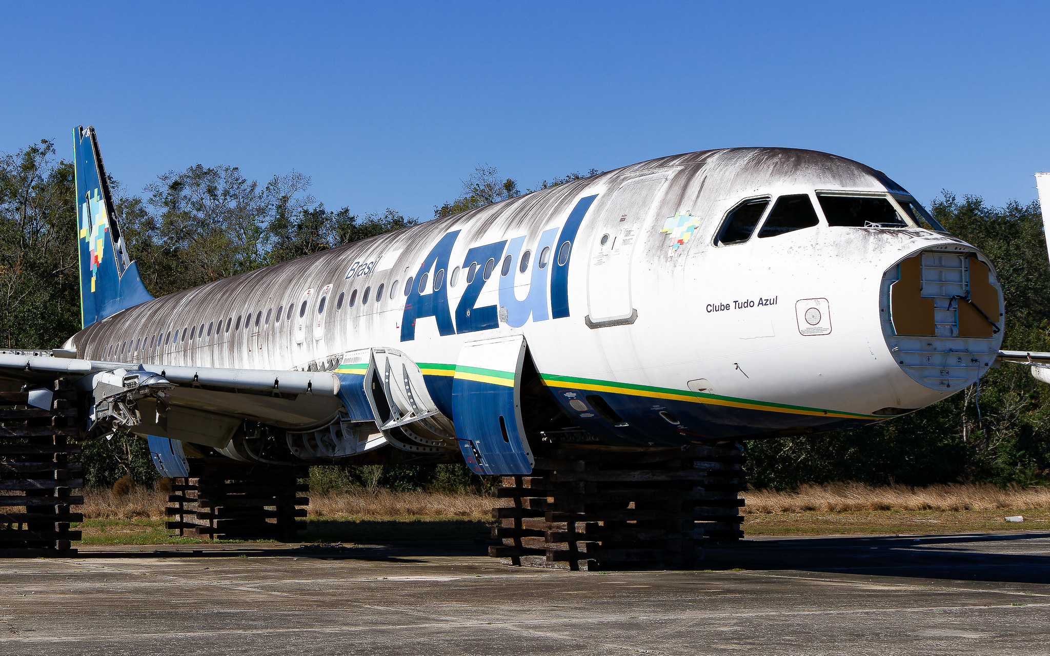 Full size: Azul  Airbus A320 PR-AJB at 