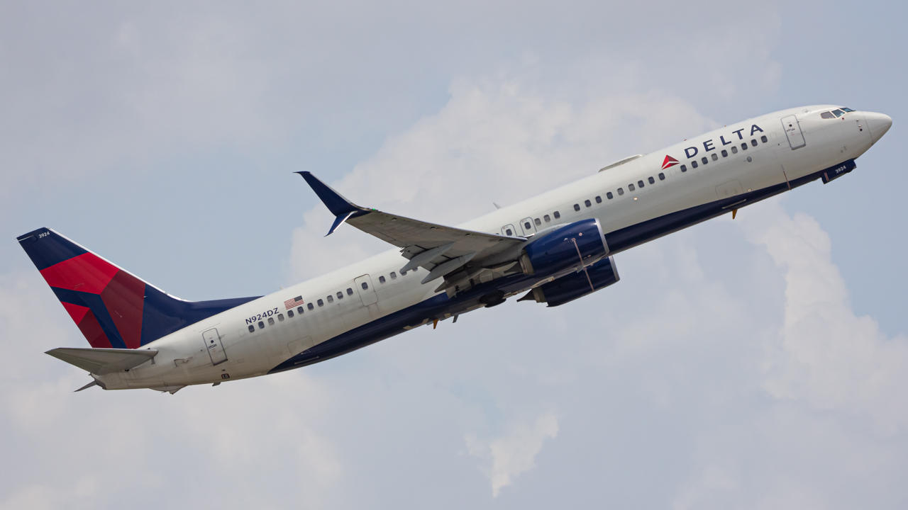 Full size: Delta Airlines Boeing 737-900ER N924DZ at Fort Lauderdale/Hollywood International Airport