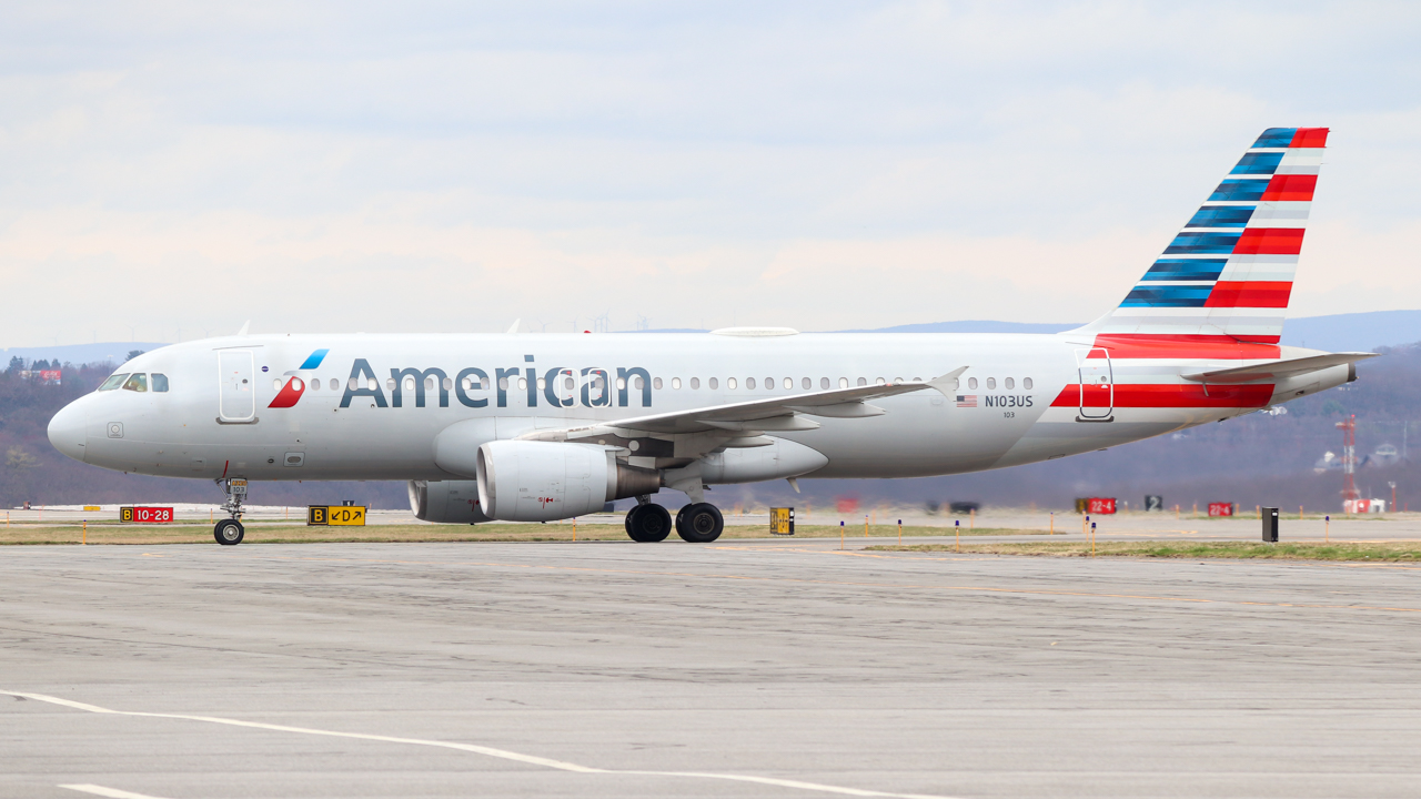 Full size: American Airlines Airbus A320 N103US at Avoca Wilkes-Barre/Scranton International Airport