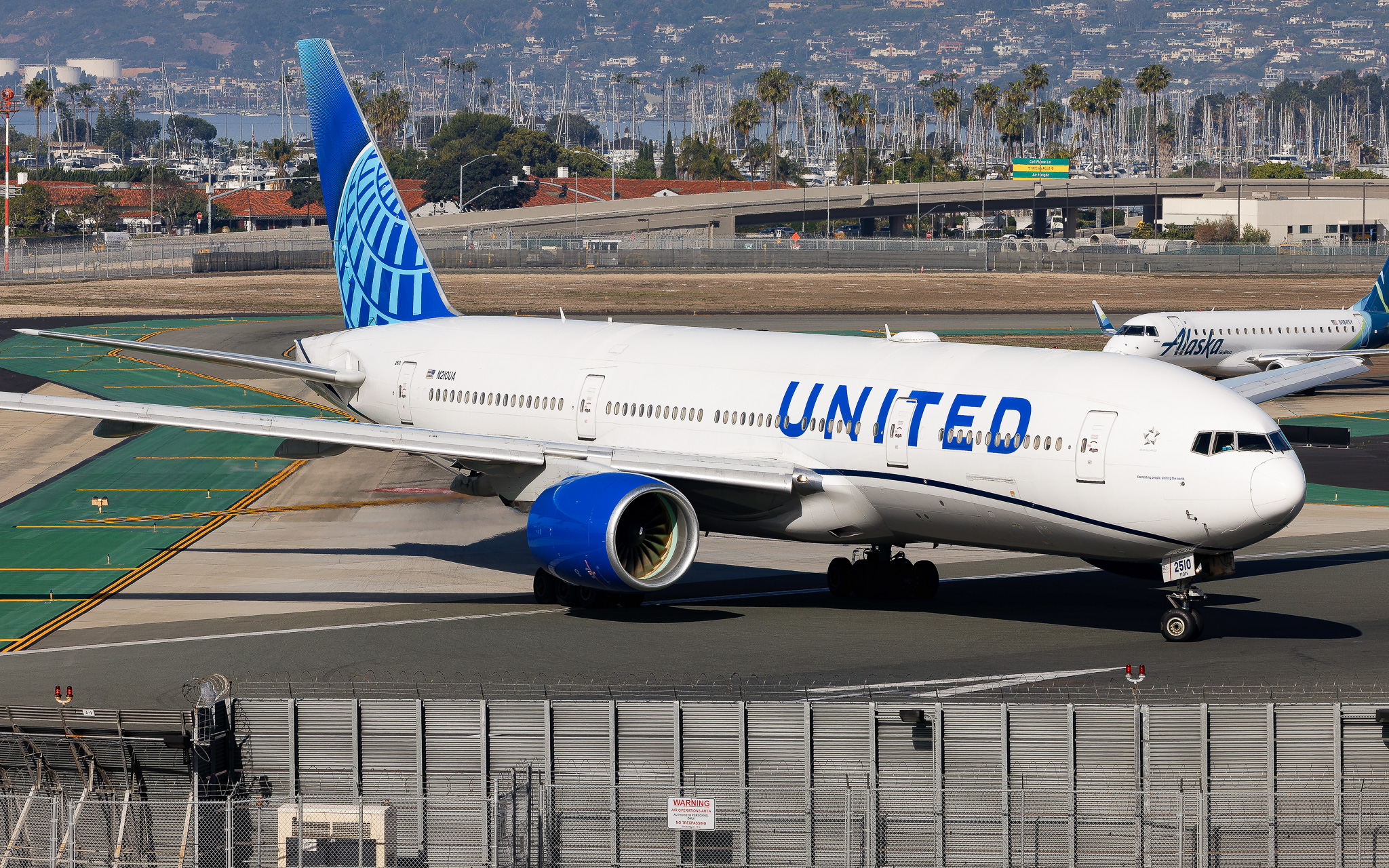 Full size: United Airlines Boeing 777-200 N210UA at San Diego International Airport