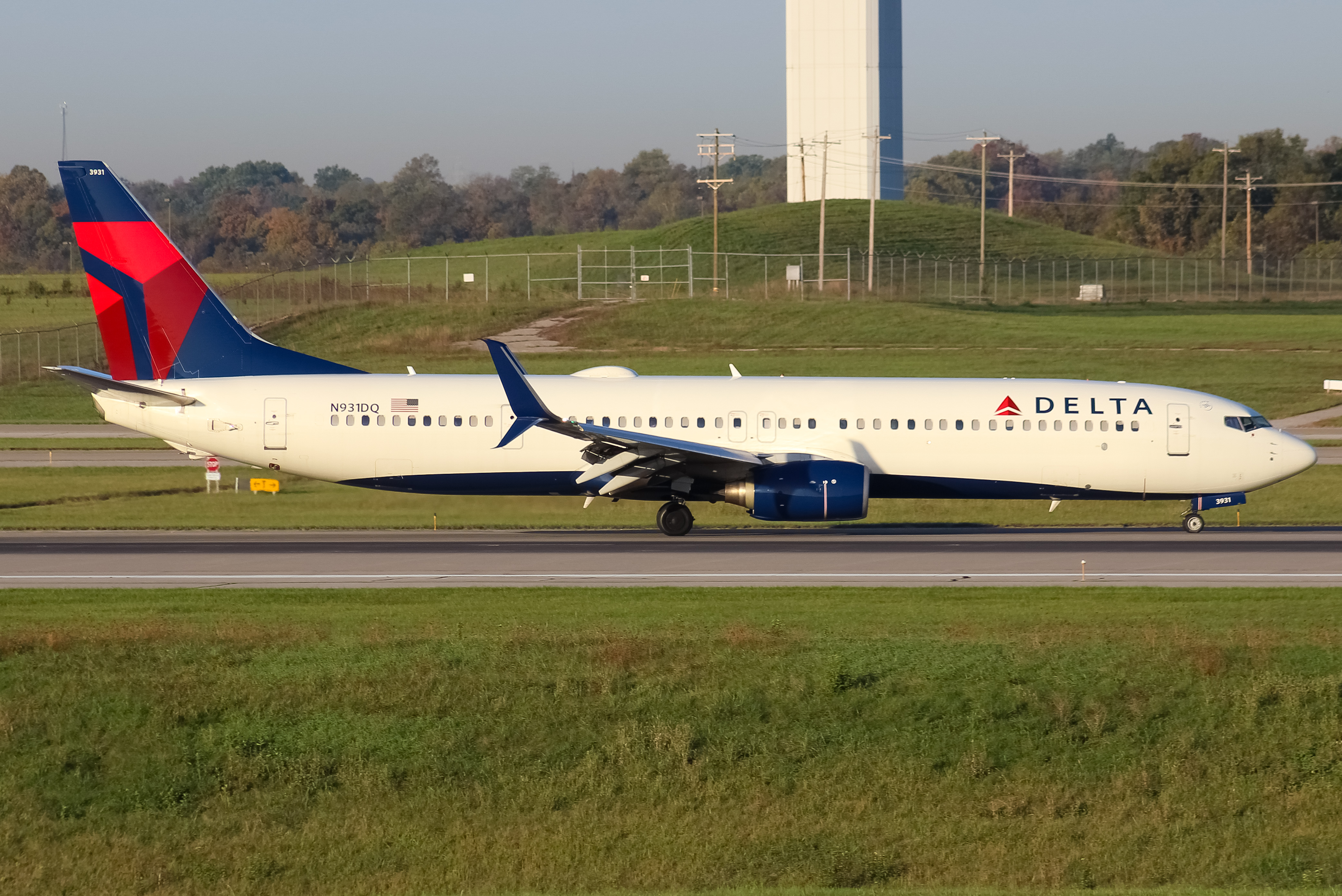 Full size: Delta Airlines Boeing 737-900ER N931DQ at Cincinnati/Northern Kentucky International Airport