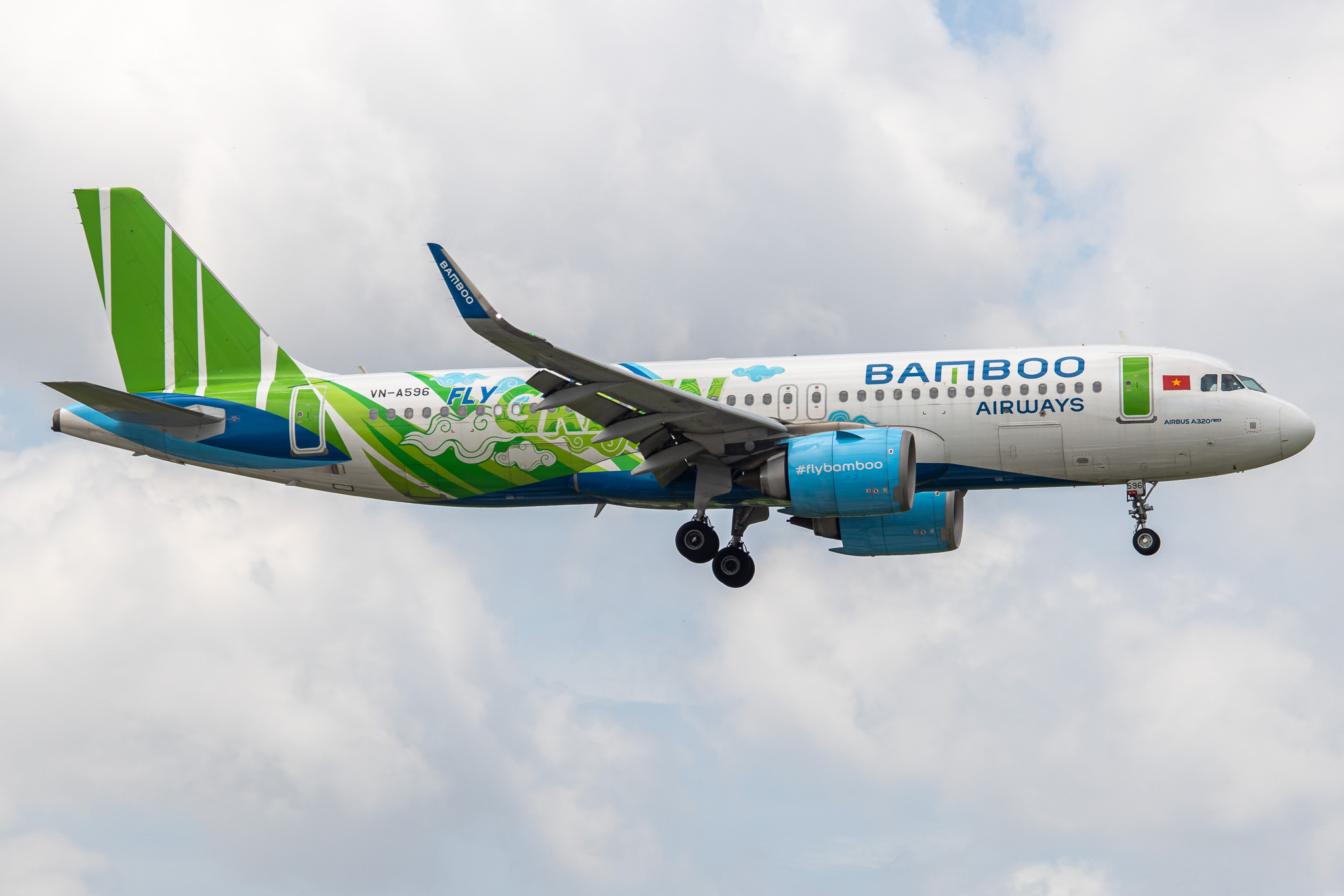 Full size: Bamboo Airways Airbus A320NEO VN-A596 at Tan Son Nhat International Airport