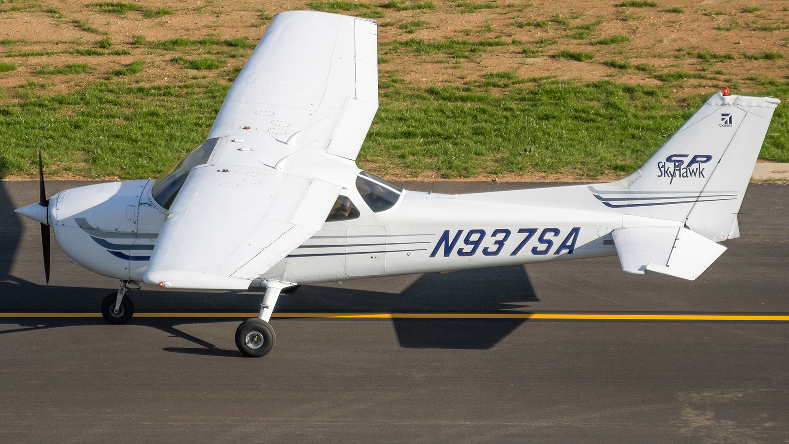 Full size: PRIVATE Cessna 172 N937SA at Frederick Municipal Airport