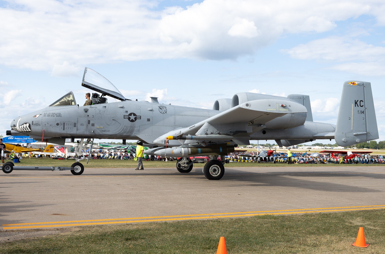 Full size: USAF - United States Air Force Fairchild A-10 Thunderbolt 79-0114 at Wittman Regional Airport