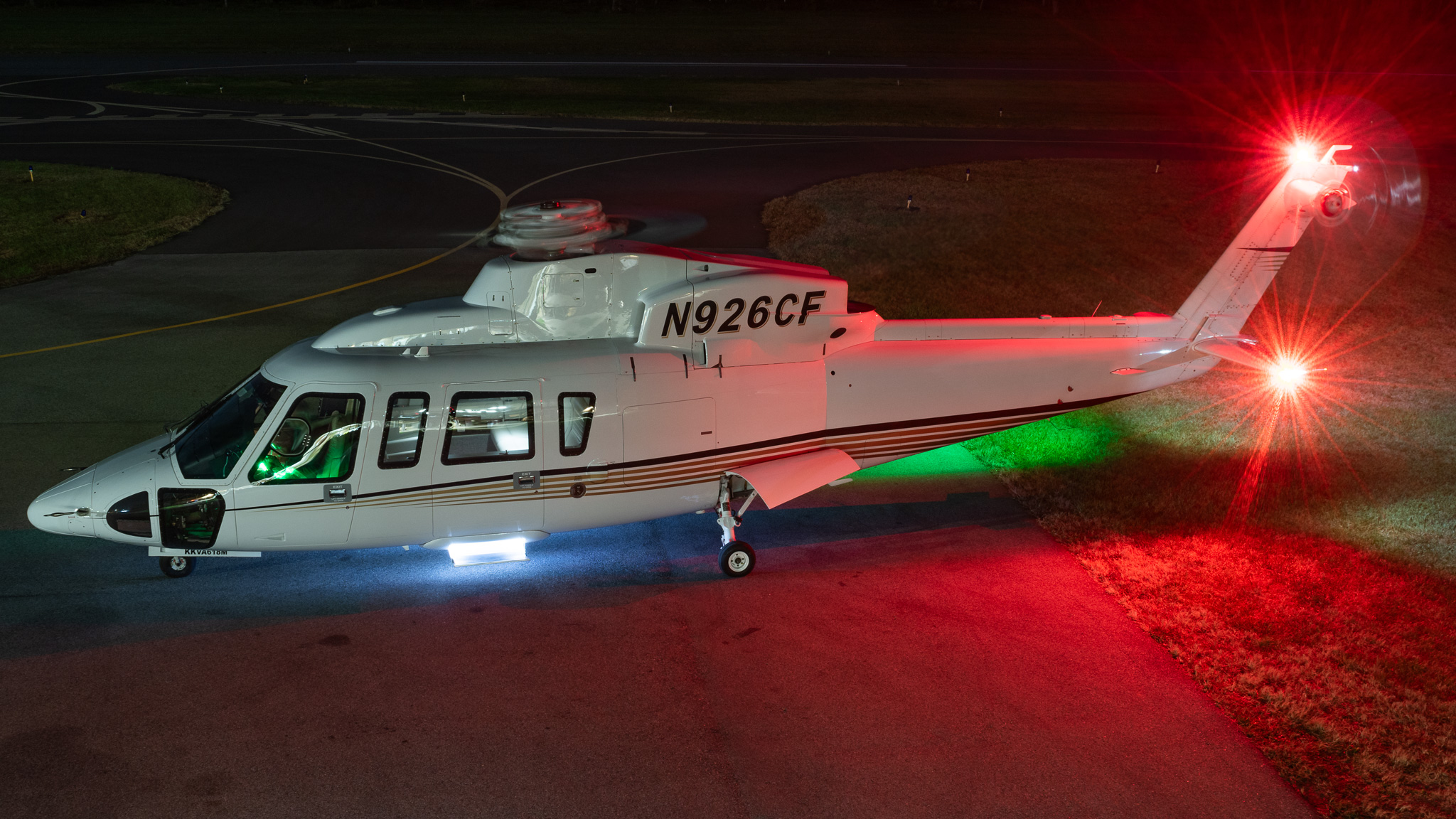 Full size: PRIVATE Sikorsky S-76C+ N926CF at College Park Airport