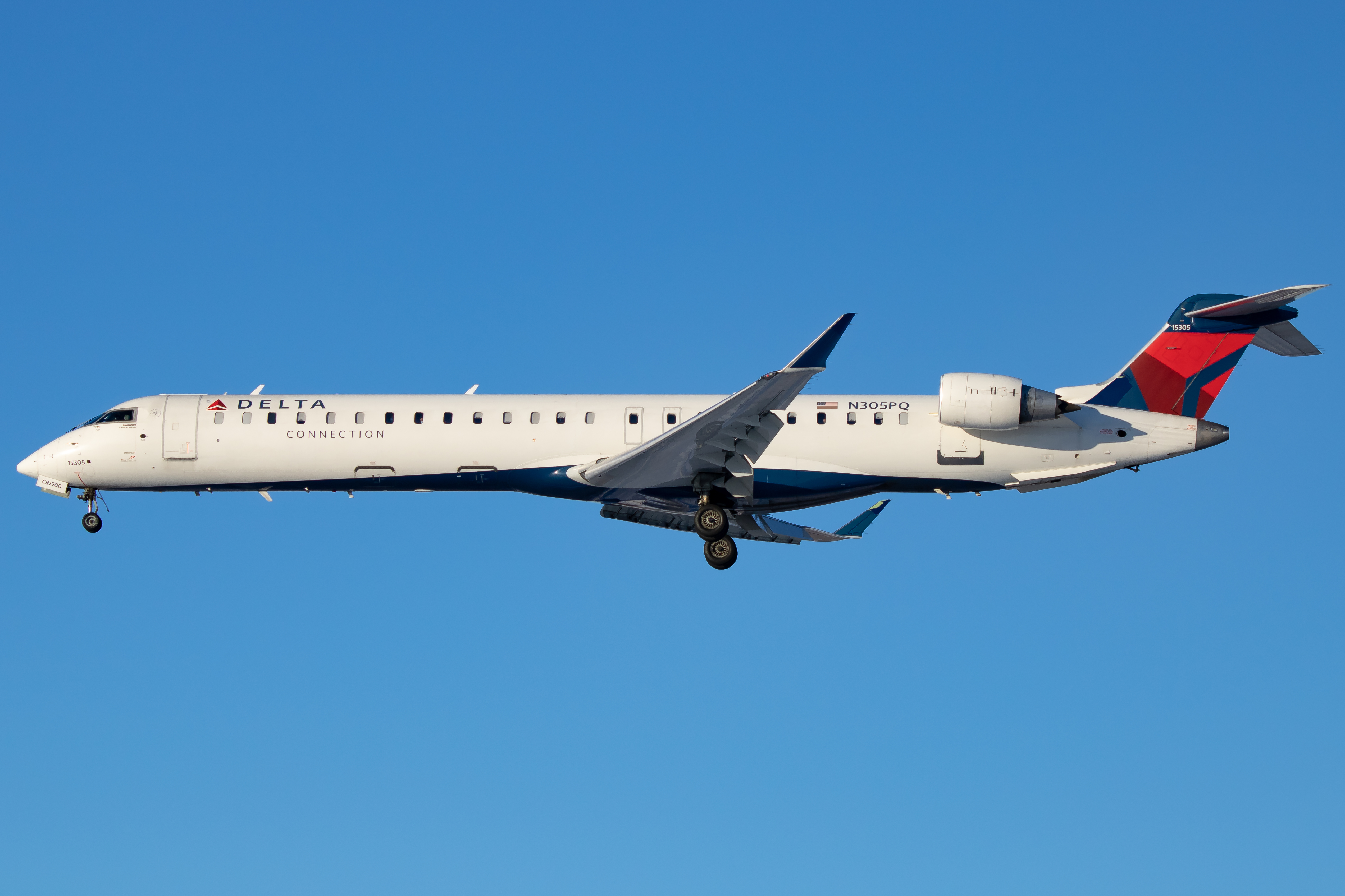 Full size: Delta Connection Mitsubishi CRJ-900 N305PQ at Cedar Rapids Eastern Iowa Airport