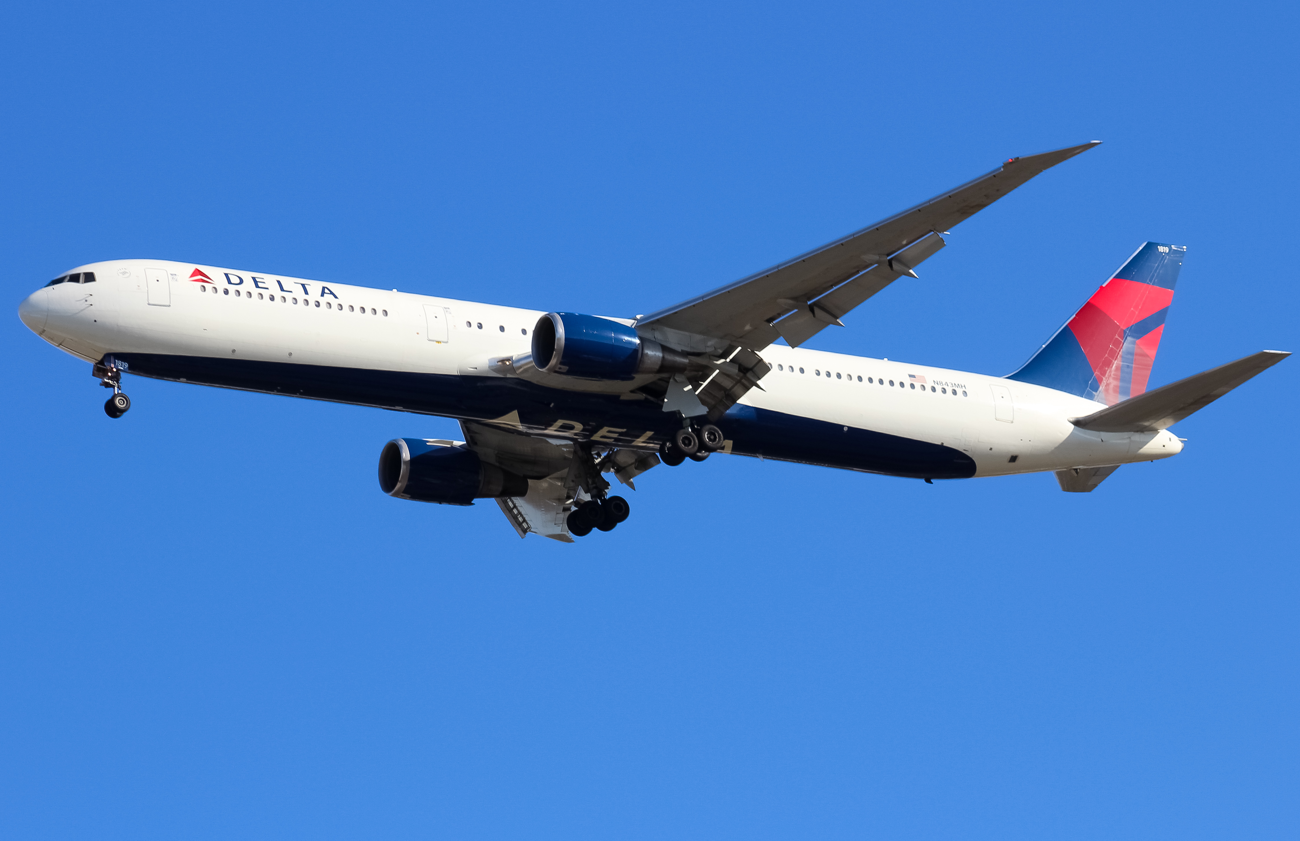 Full size: Delta Airlines Boeing 767-400ER N843MH at Cincinnati/Northern Kentucky International Airport