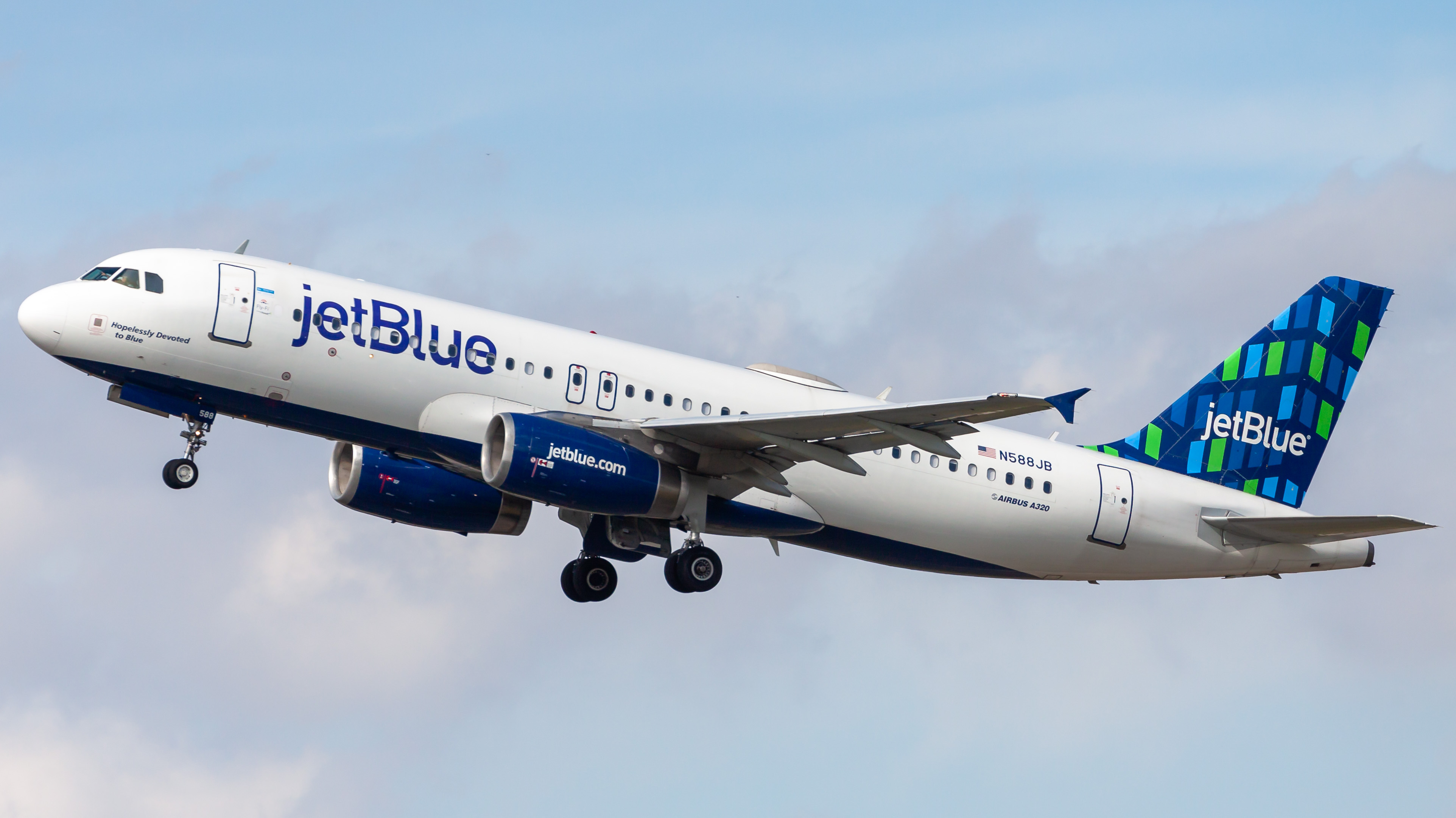 Full size: JetBlue Airways Airbus A320 N588JB at Orlando International Airport