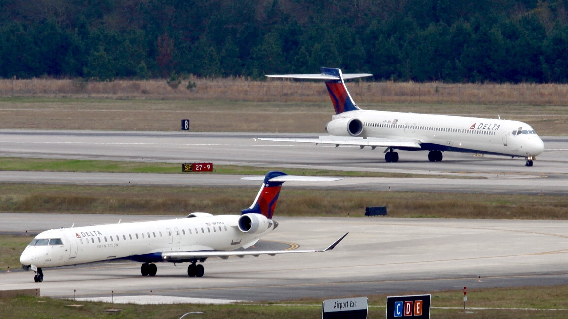 Full size: Airport Photo KIAH at Houston-George Bush Intercontinental Airport