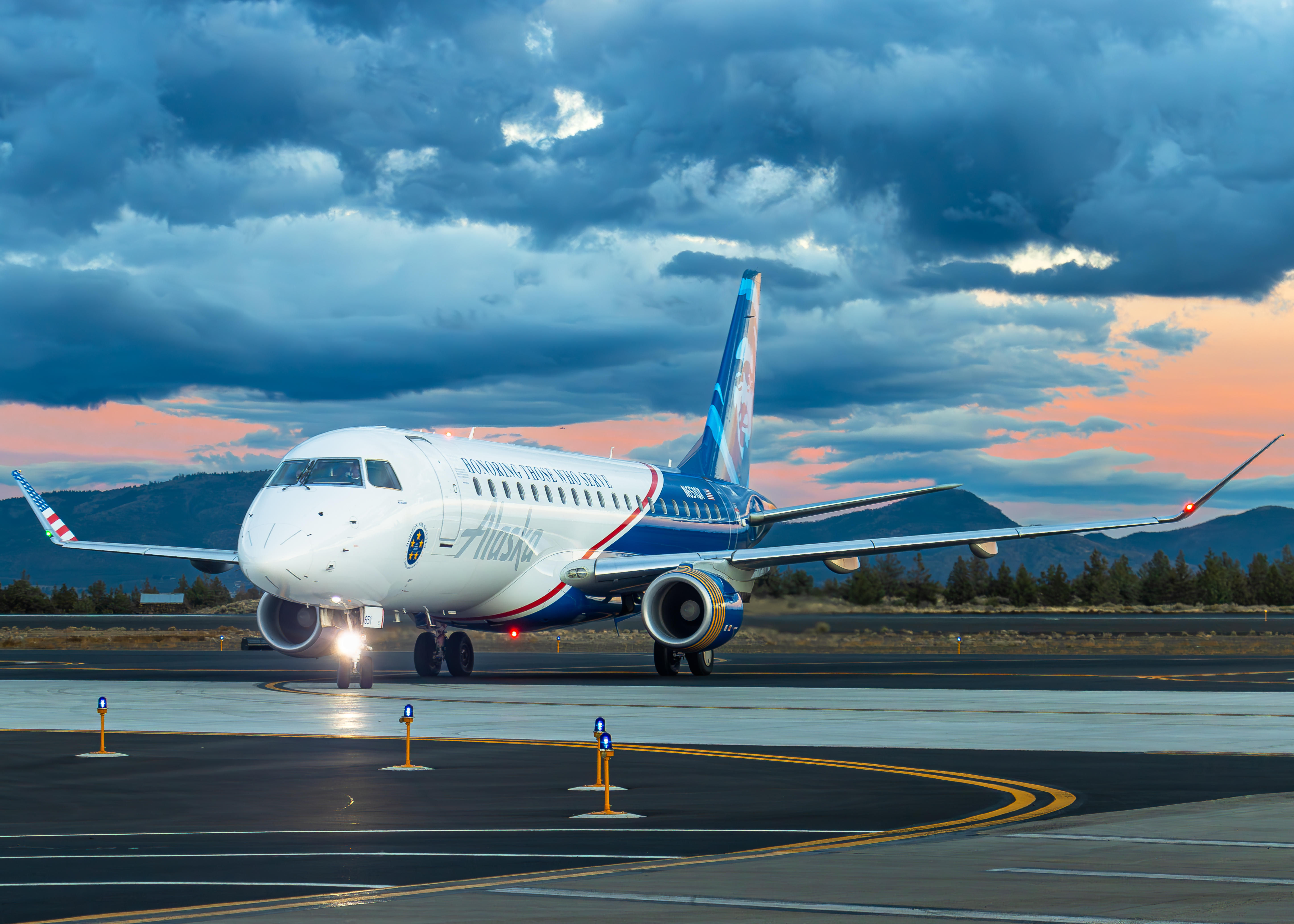 Full size: Horizon Air Embraer E175 N651QX at Roberts Field Airport