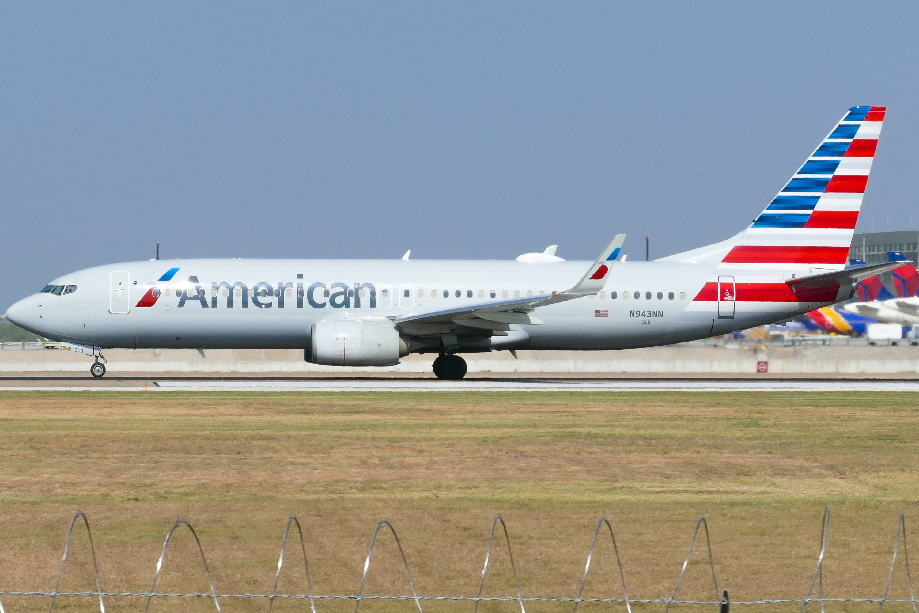 Full size: American Airlines Boeing 737-800 N943NN at Austin-Bergstrom International Airport