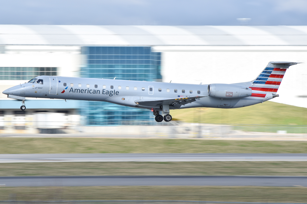 Full size: American Eagle Embraer ERJ145 N630AE at Lester B Pearson International Airport