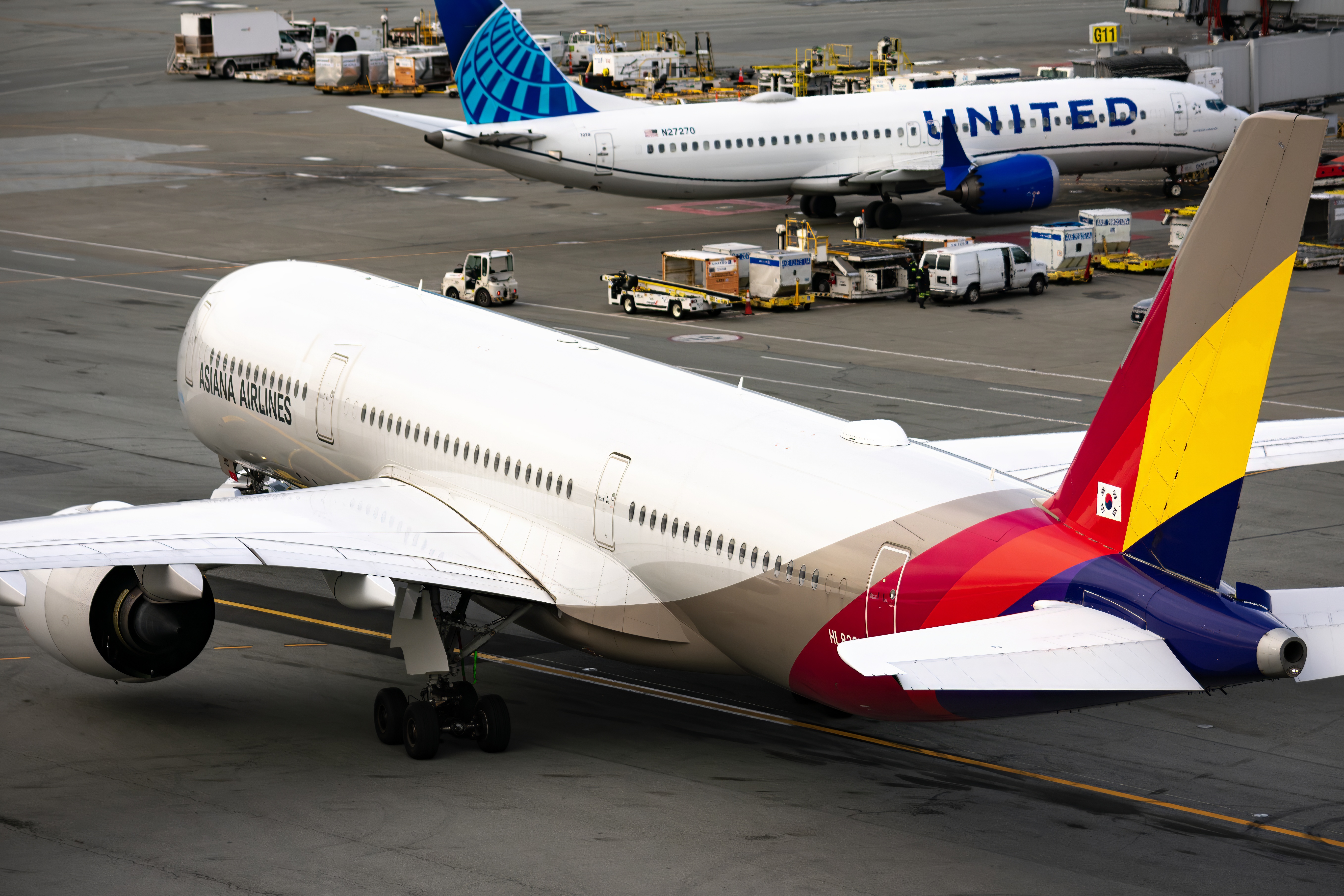 Full size: Asiana Airlines Airbus A350-900 HL8361 at San Francisco International Airport