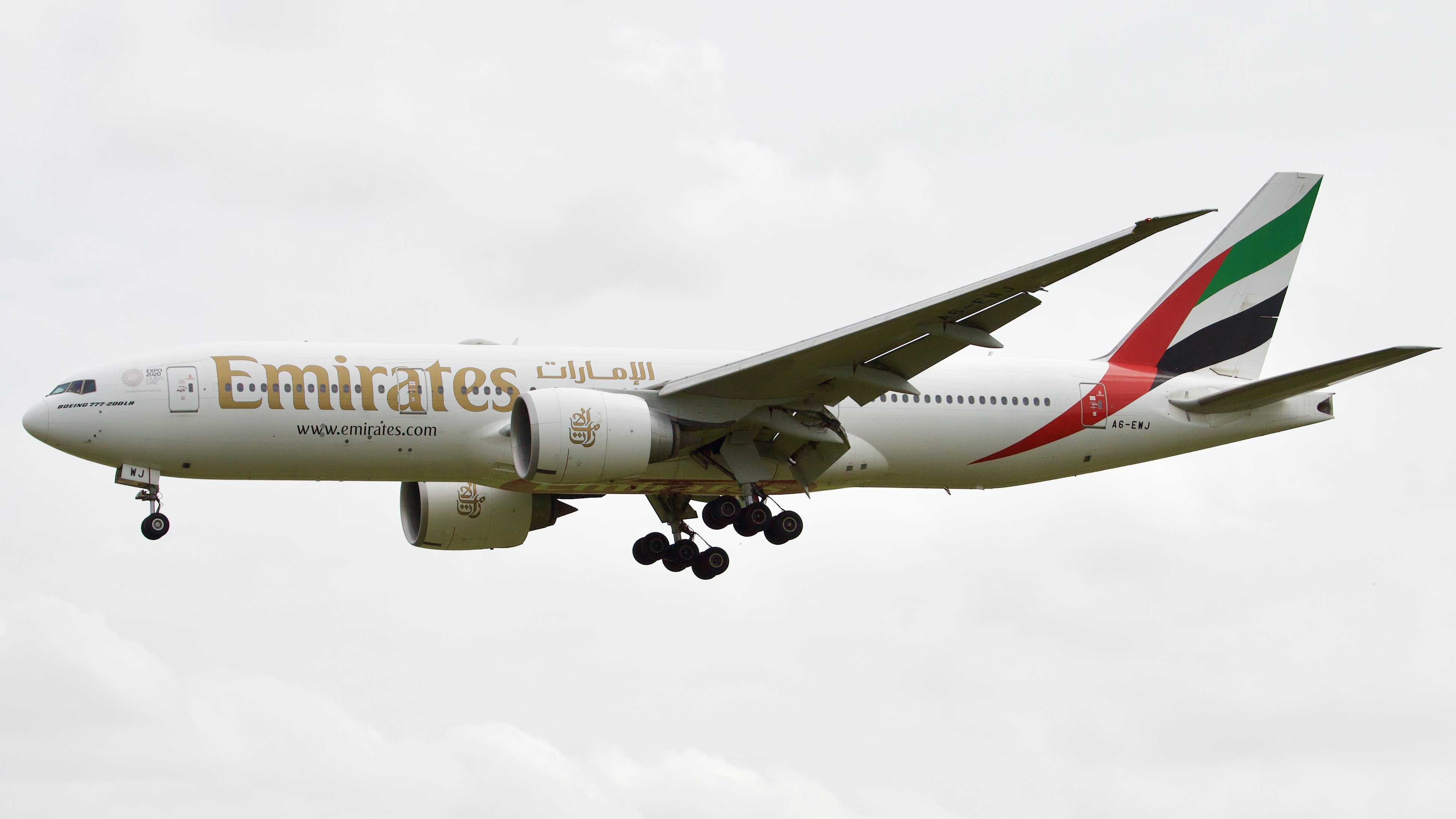 Full size: Emirates Boeing 777-200LR A6-EWJ at Houston-George Bush Intercontinental Airport