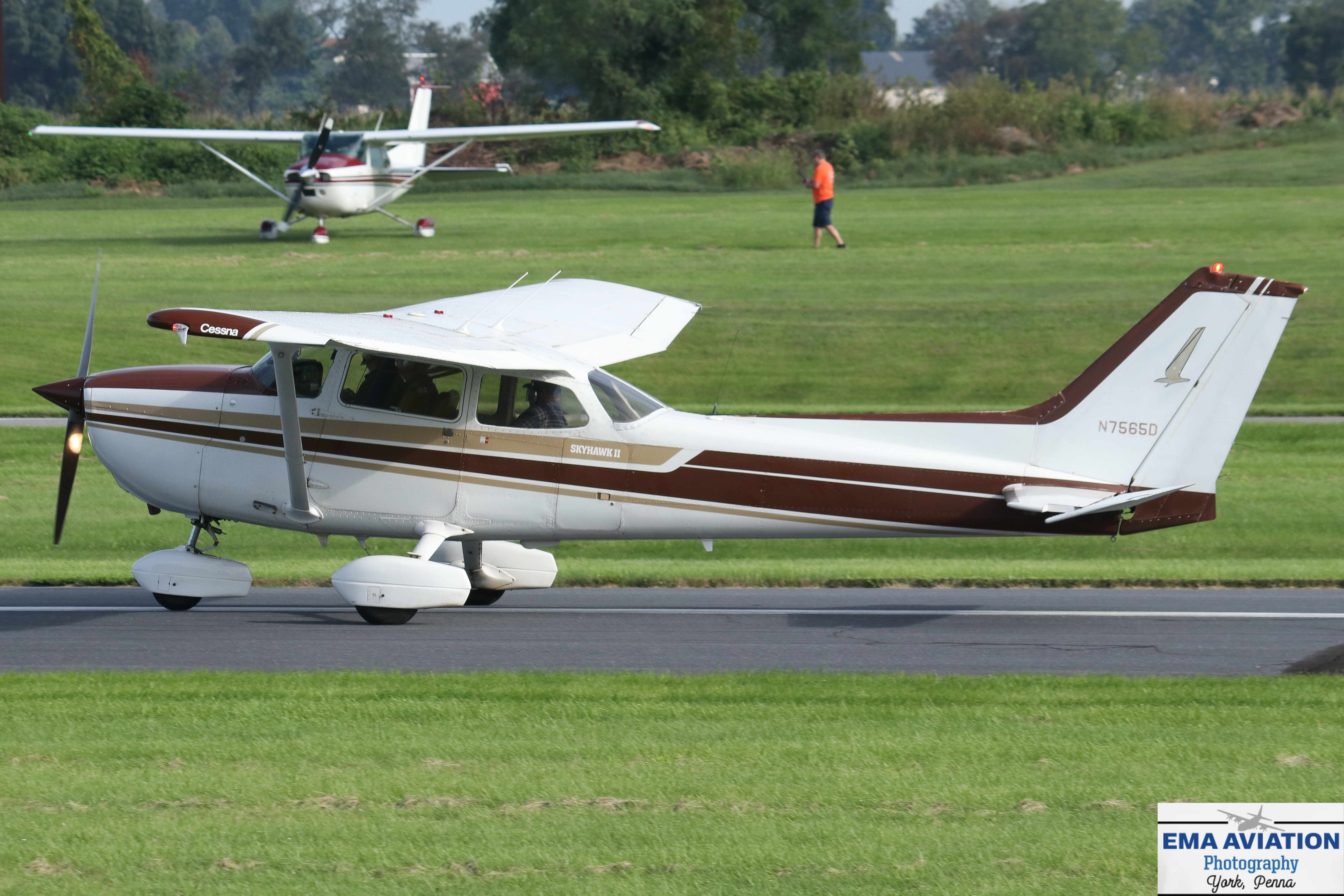 Full size: PRIVATE Cessna 172 N7565D at Smoketown Airport