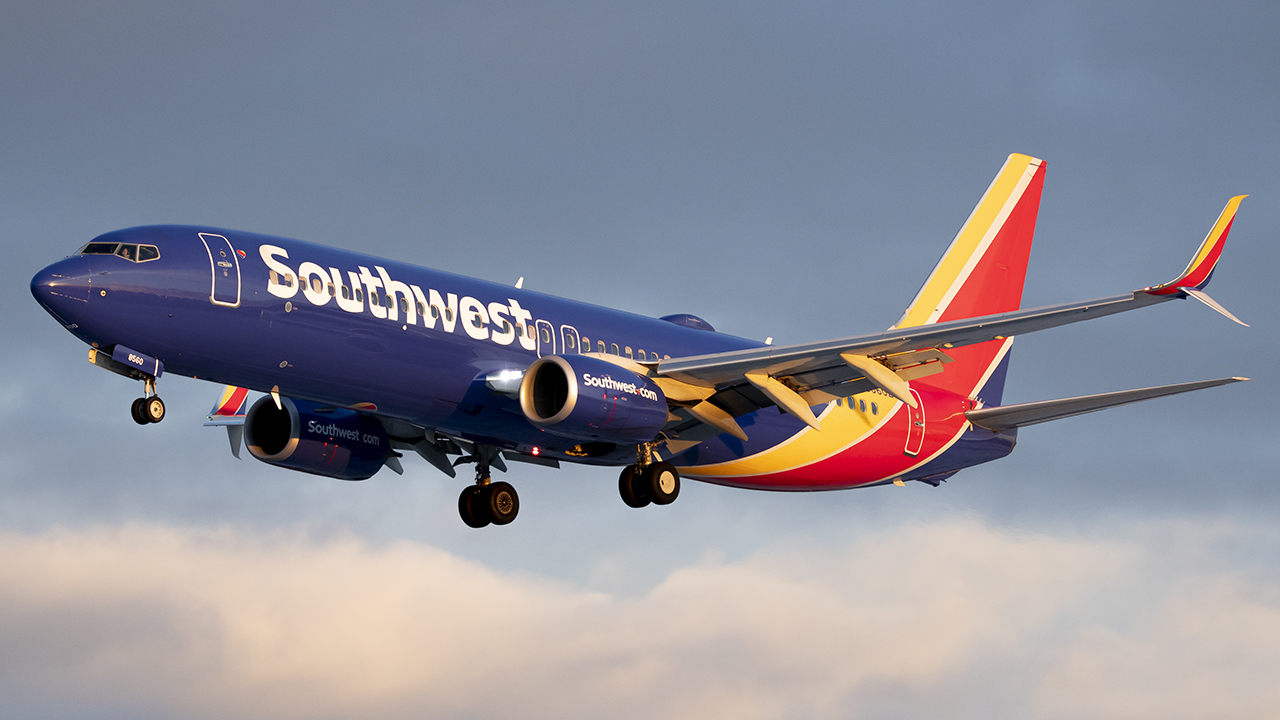 Full size: Southwest Airlines Boeing 737-800 N8560Z at Baltimore/Washington International Thurgood Marshall Airport