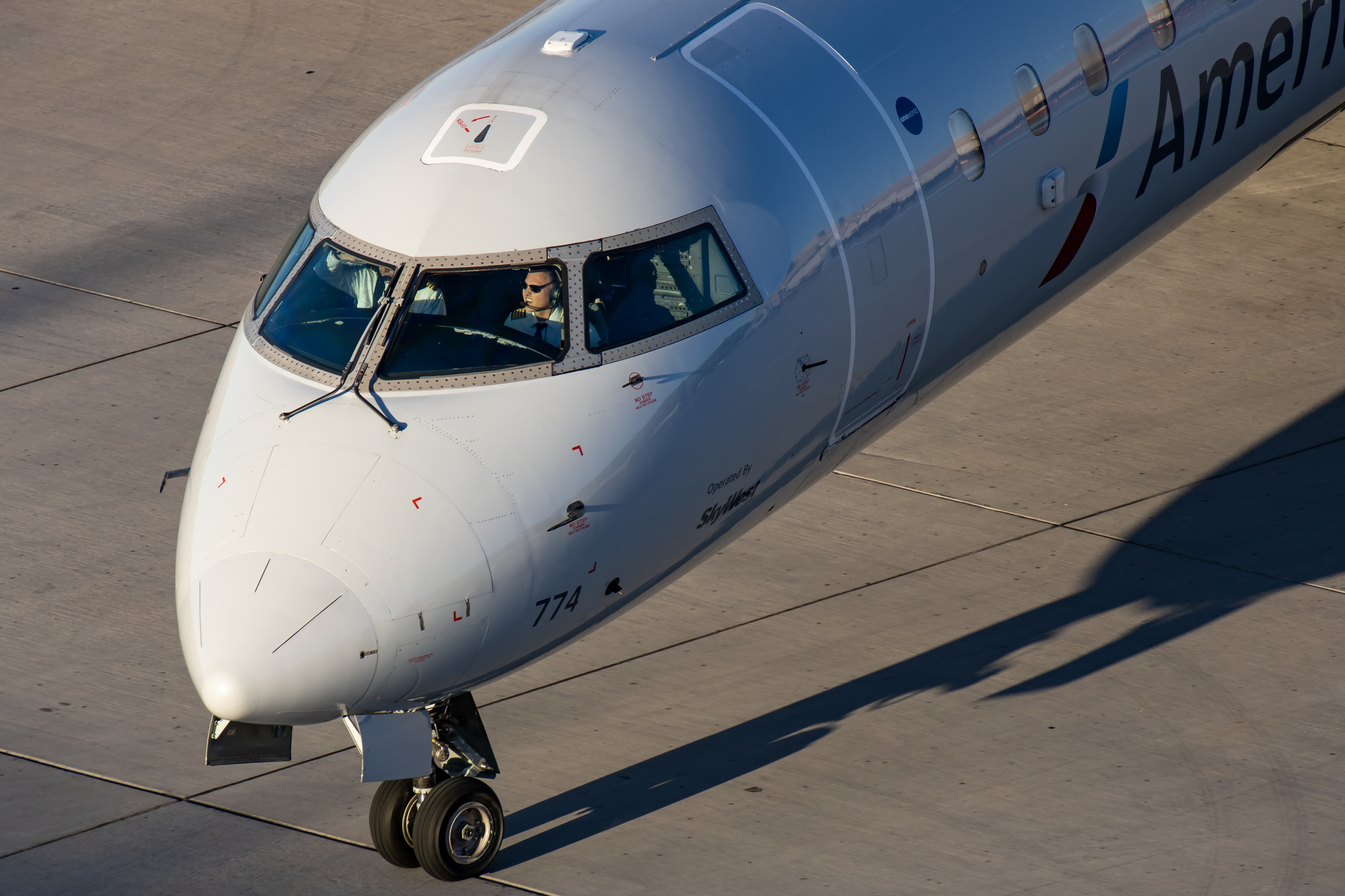 Full size: SkyWest Airlines Mitsubishi CRJ-700 N774SK at Phoenix Sky Harbor International Airport