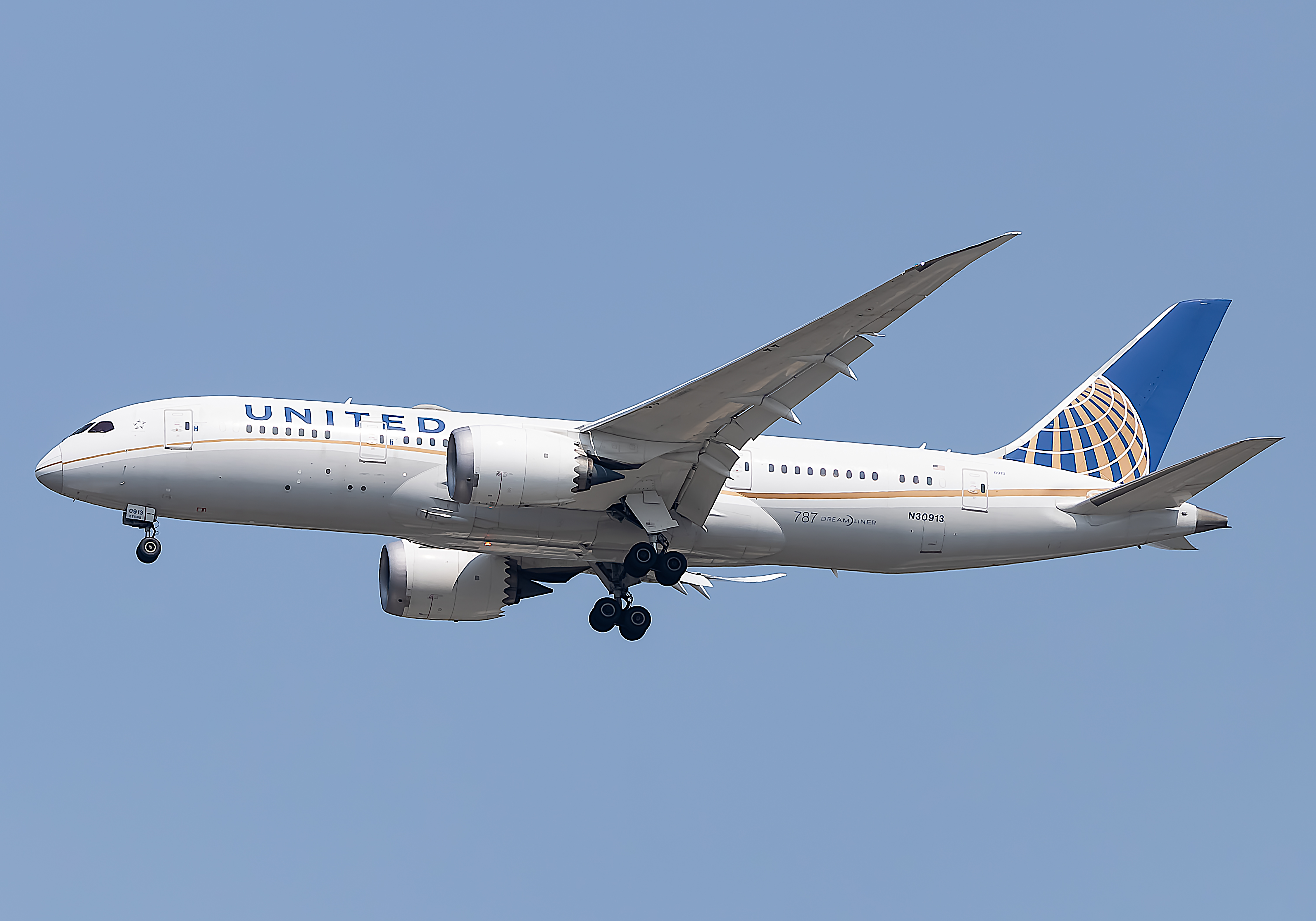 Full size: United Airlines Boeing 787-8 N30913 at Washington Dulles International Airport