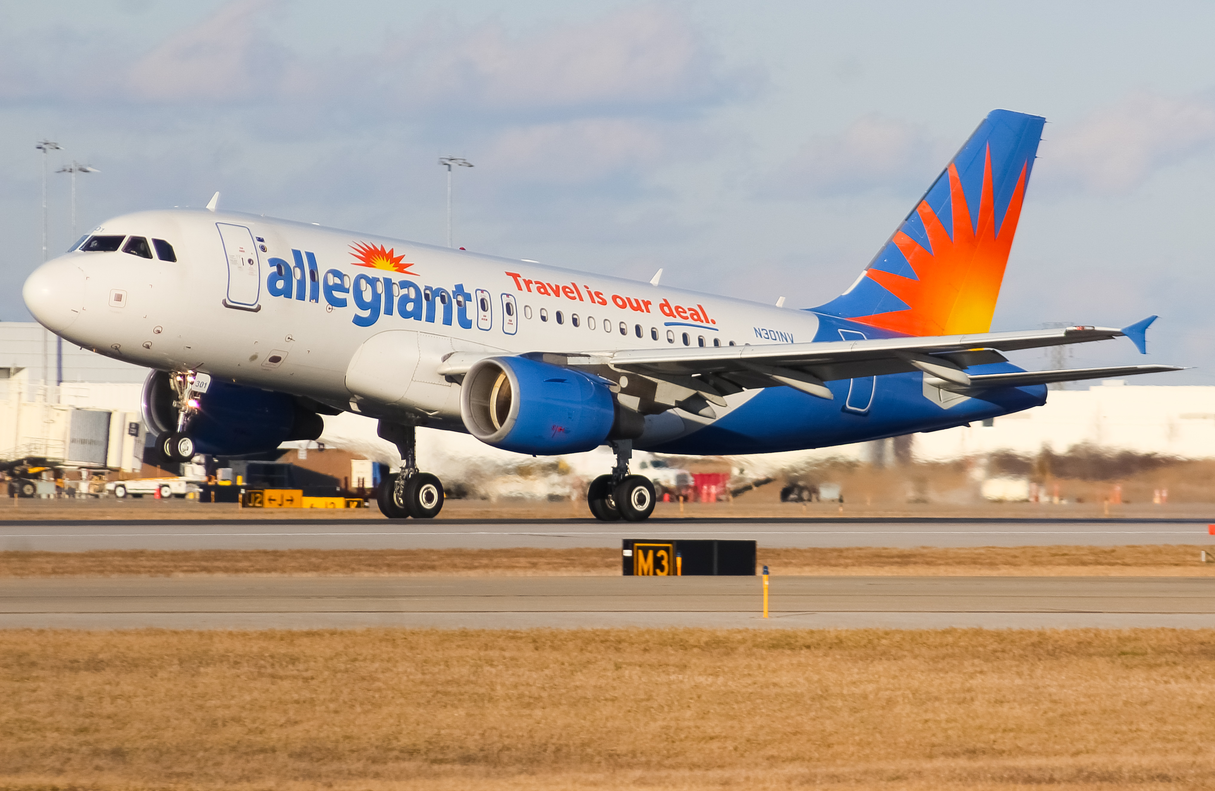 Full size: Allegiant Air Airbus A319 N301NV at Cincinnati/Northern Kentucky International Airport