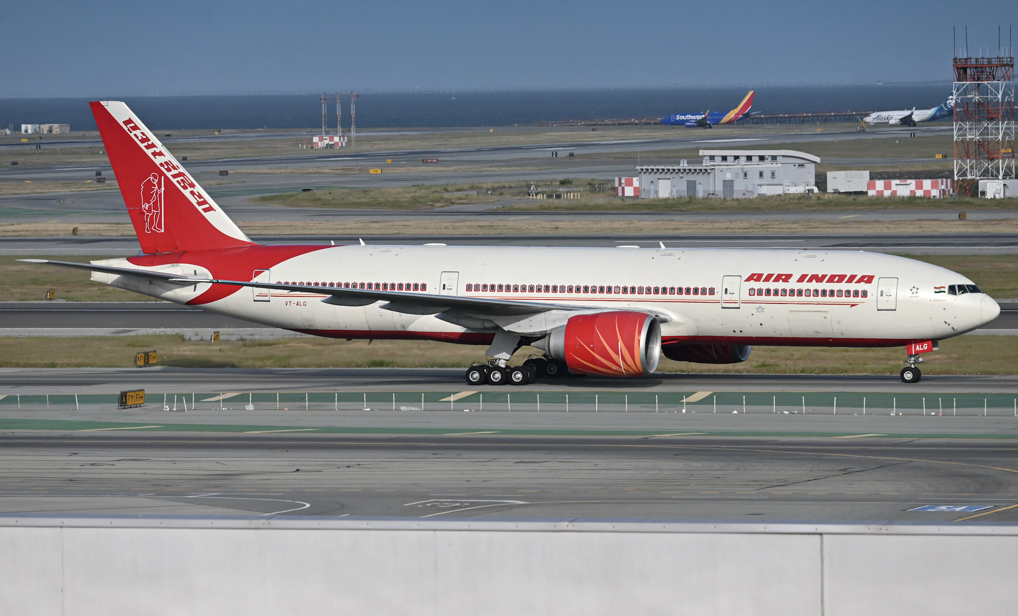 Full size: Air India Boeing 777-200LR VT-ALG at San Francisco International Airport