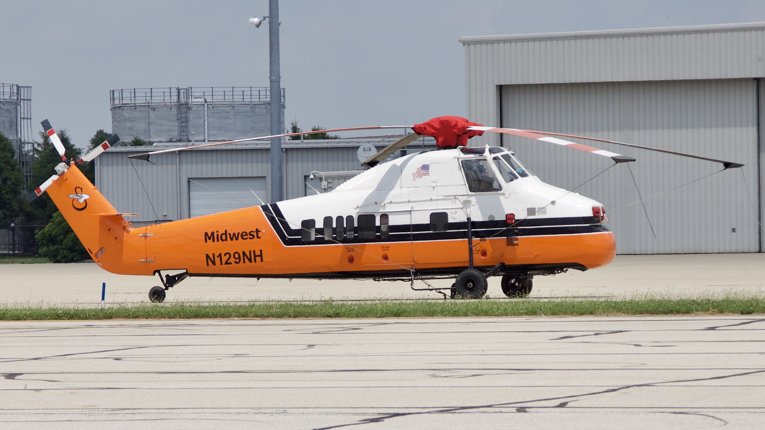 Full size: PRIVATE Sikorsky S-58JT N129NH at Rickenbacker International Airport