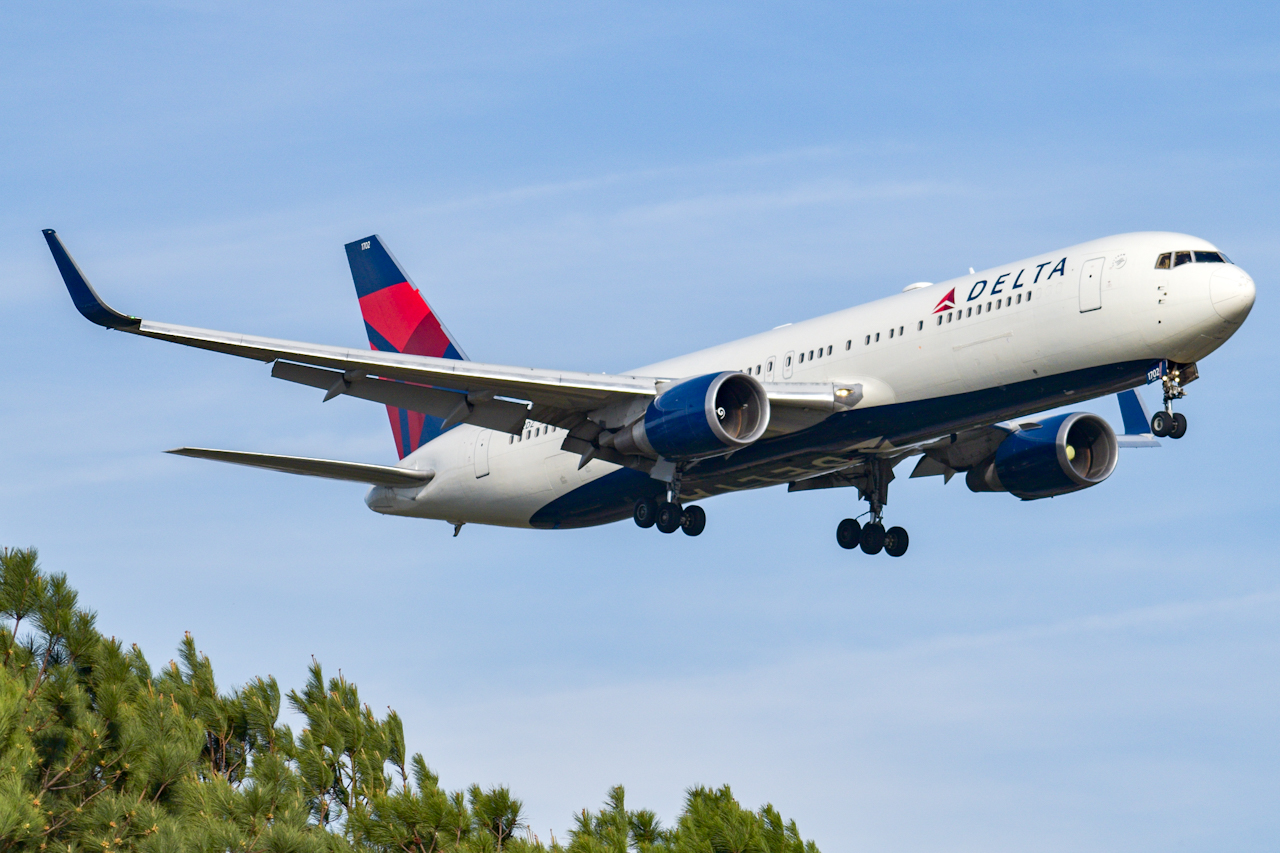 Full size: Delta Airlines Boeing 767-300ER N172DZ at Raleigh-Durham International Airport