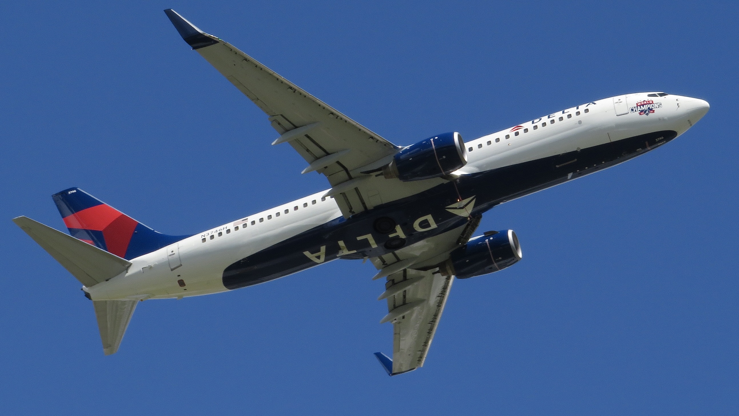 Full size: Delta Airlines Boeing 737-800 N3746H at Daytona Beach International Airport