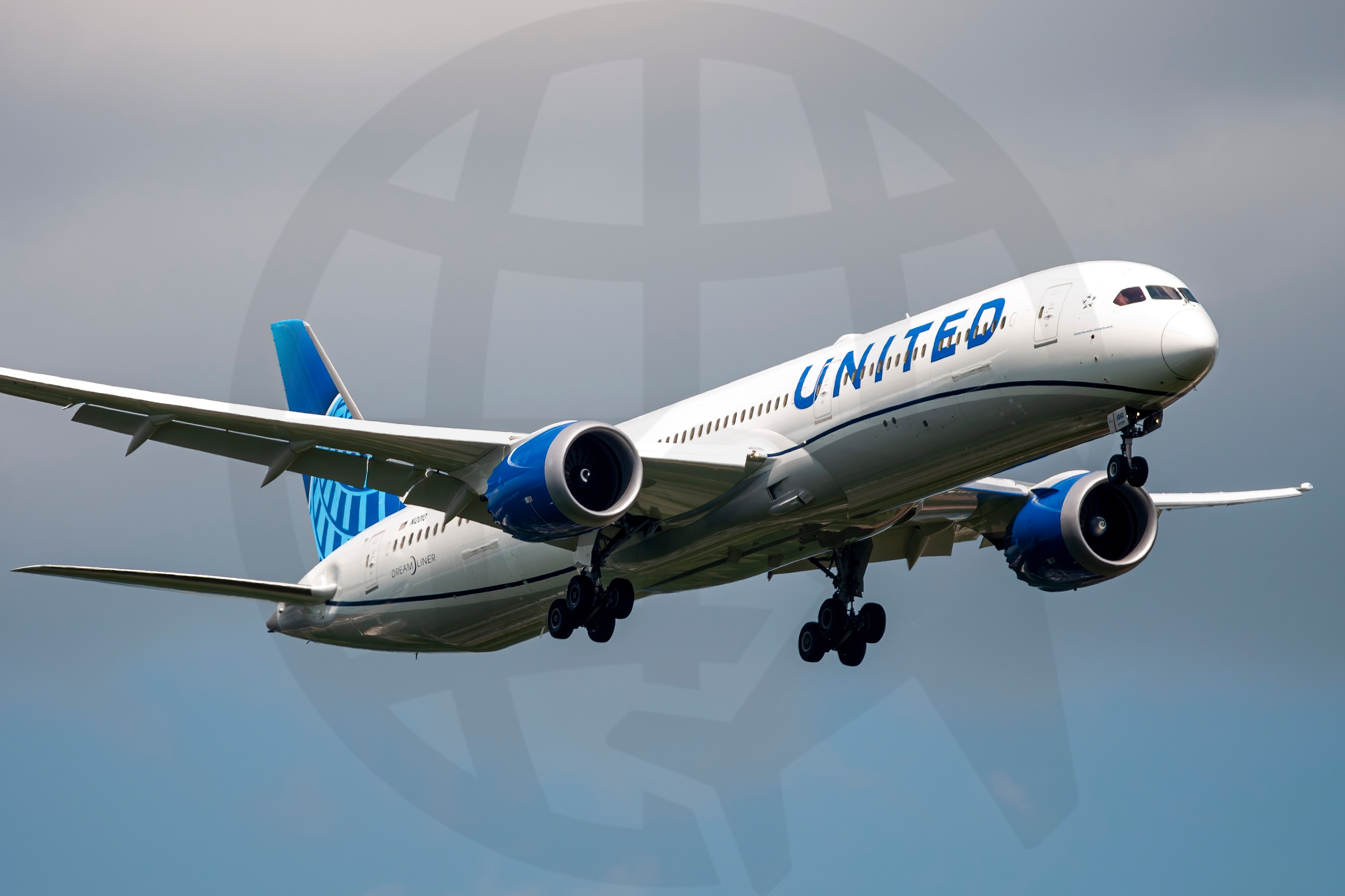 Full size: United Airlines Boeing 787-10 N12010 at Washington Dulles International Airport