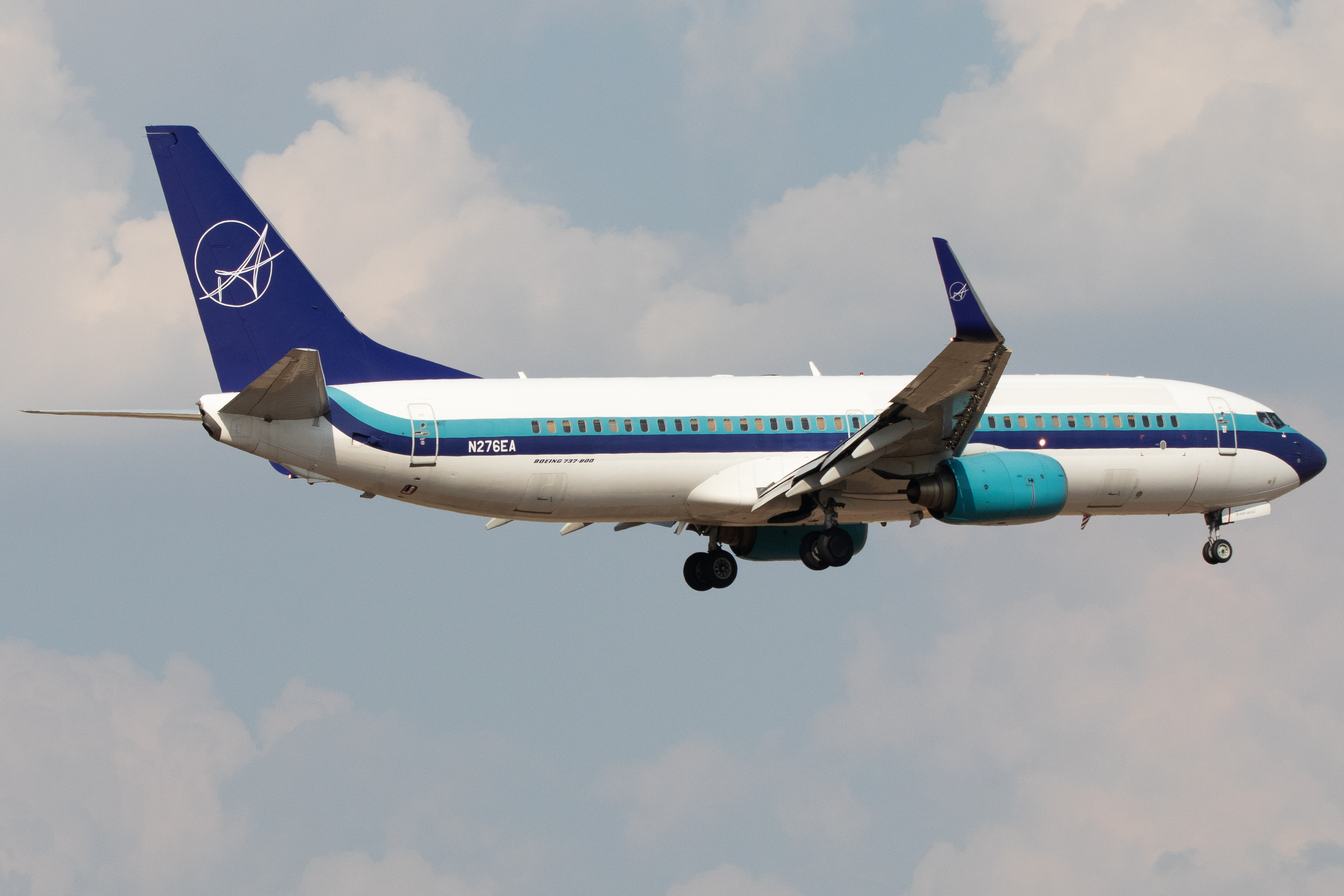 Full size: Swift Air Boeing 737-800 N276EA at San Antonio International Airport