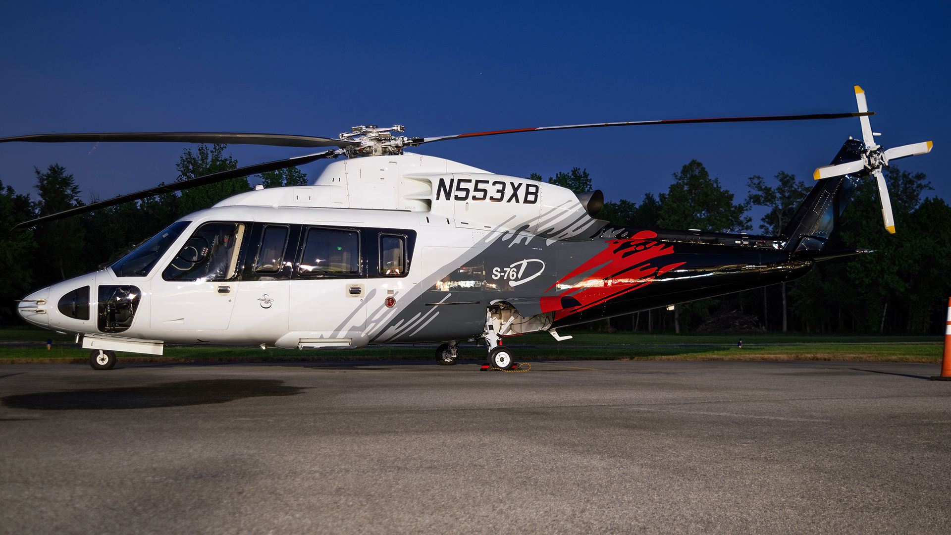Full size: PRIVATE Sikorsky S-76D N553XB at College Park Airport